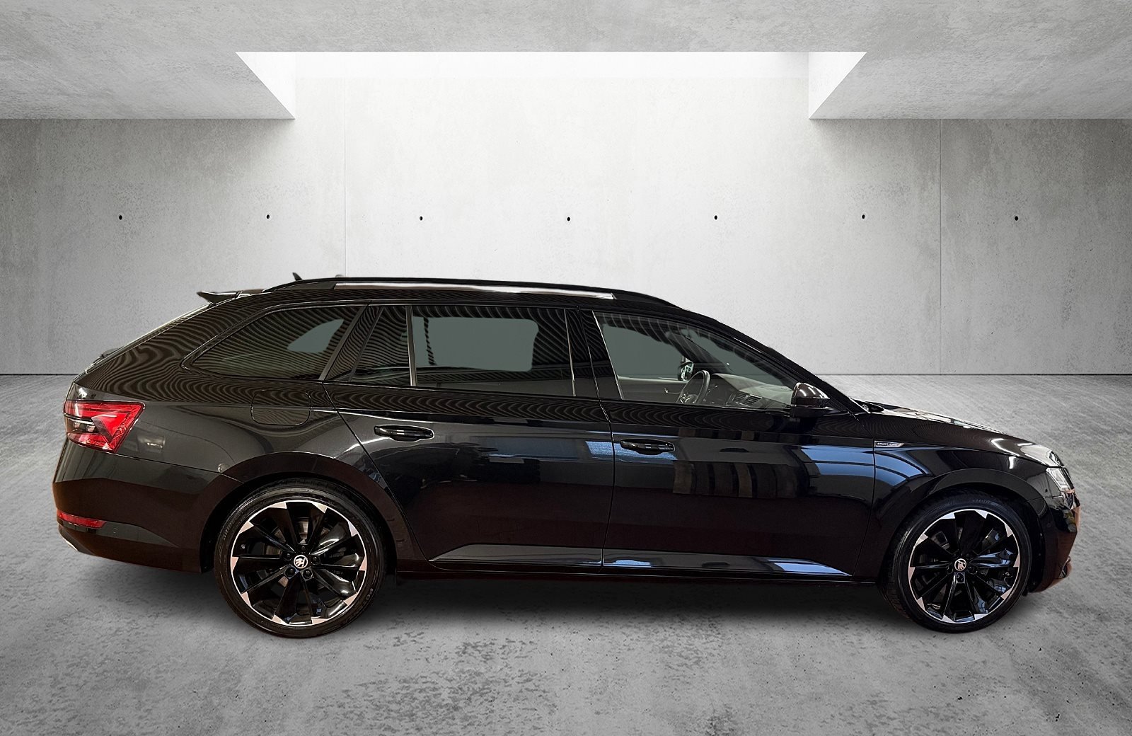 Superb Combi 2.0 TDI Sportline 4x4 DSG LED Navi ACC RFK