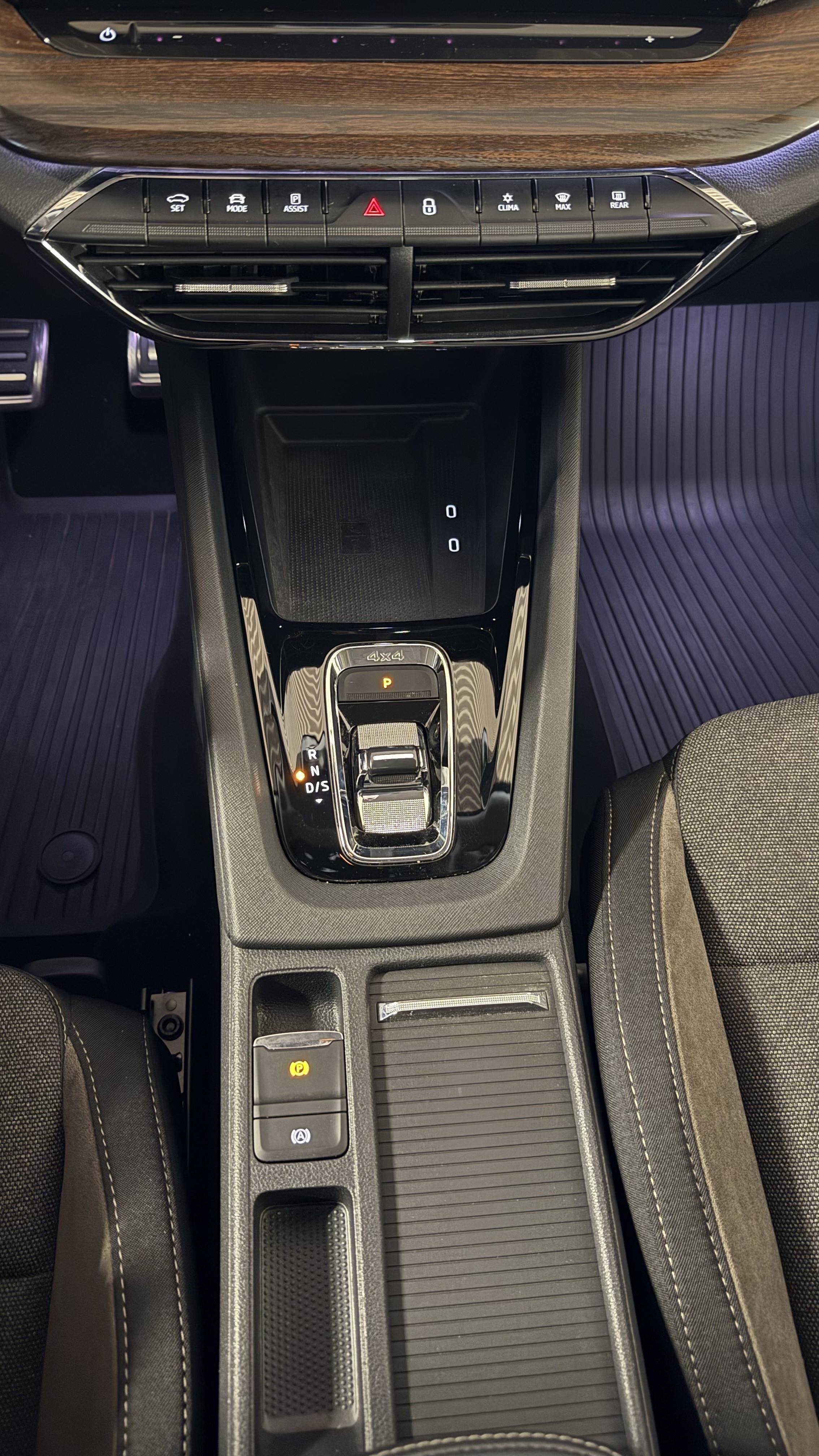 Octavia Combi 2.0 TDI Scout 4x4 DSG LED Navi ACC Standhzg.