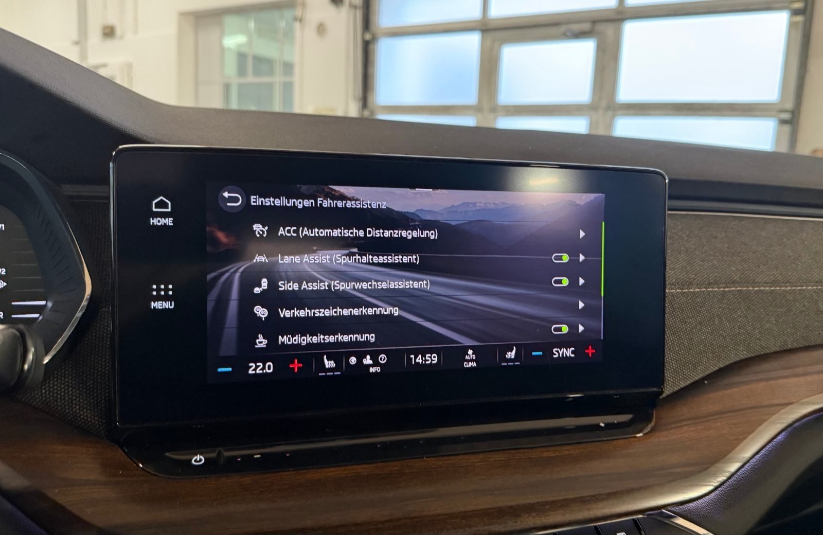 Octavia Combi 2.0 TDI Scout 4x4 DSG LED Navi ACC Standhzg.