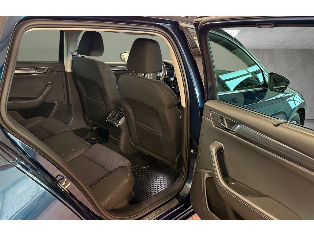 Superb Combi 1.4 TSI iV Style DSG LED Navi ACC RFK