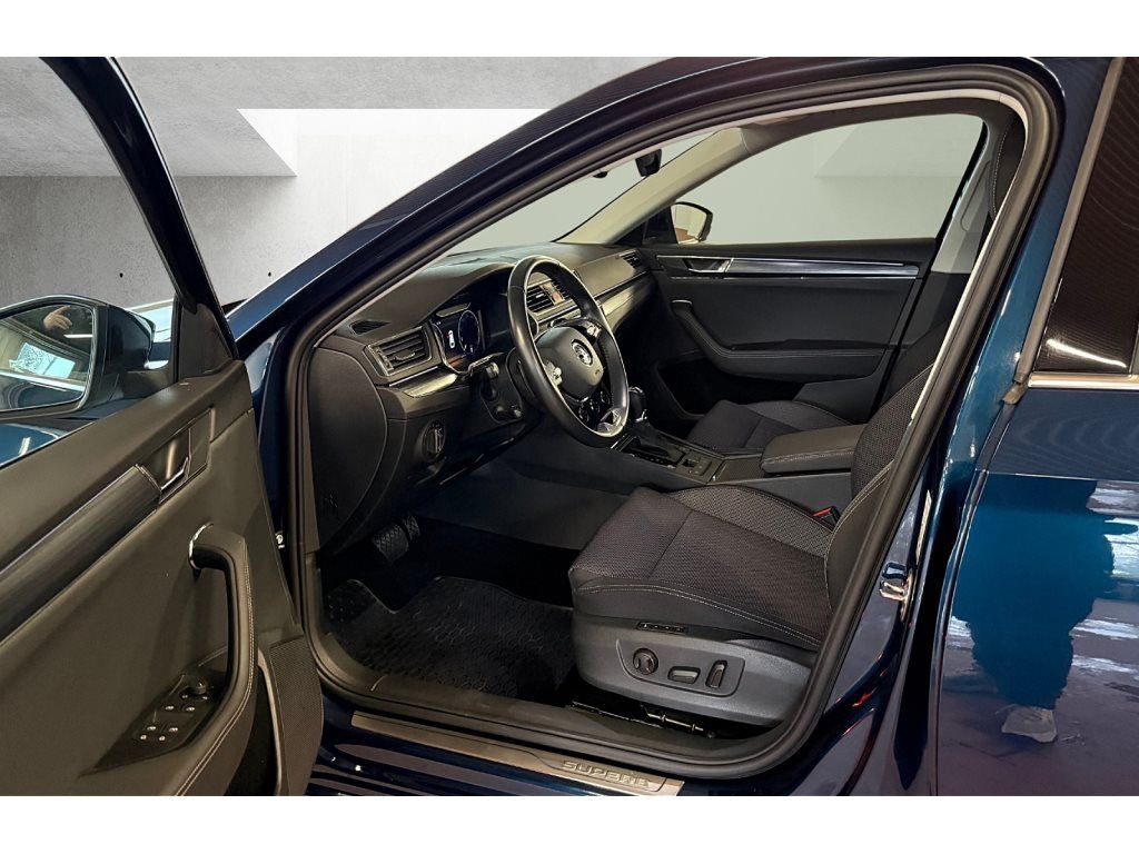 Superb Combi 1.4 TSI iV Style DSG LED Navi ACC RFK