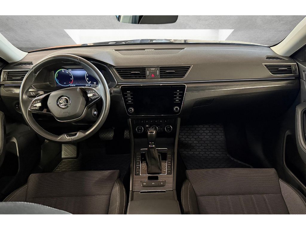 Superb Combi 1.4 TSI iV Style DSG LED Navi ACC RFK