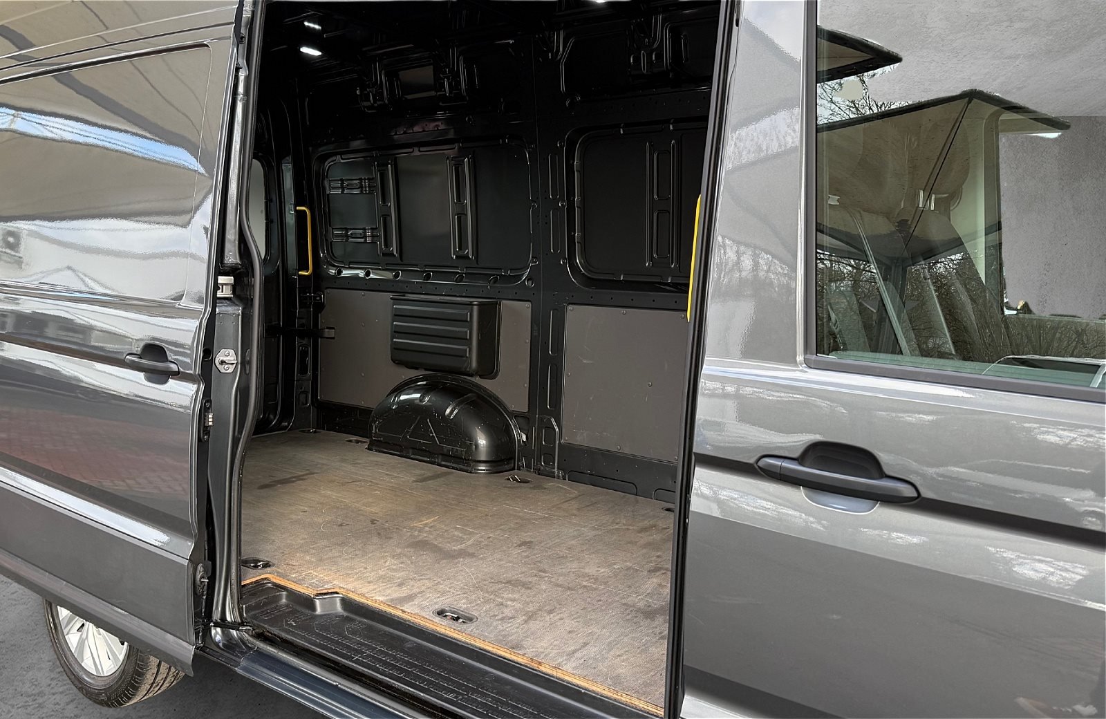 Crafter 35 Kasten MR HD 2.0 TDI Autom. LED Navi AHK ACC RFK