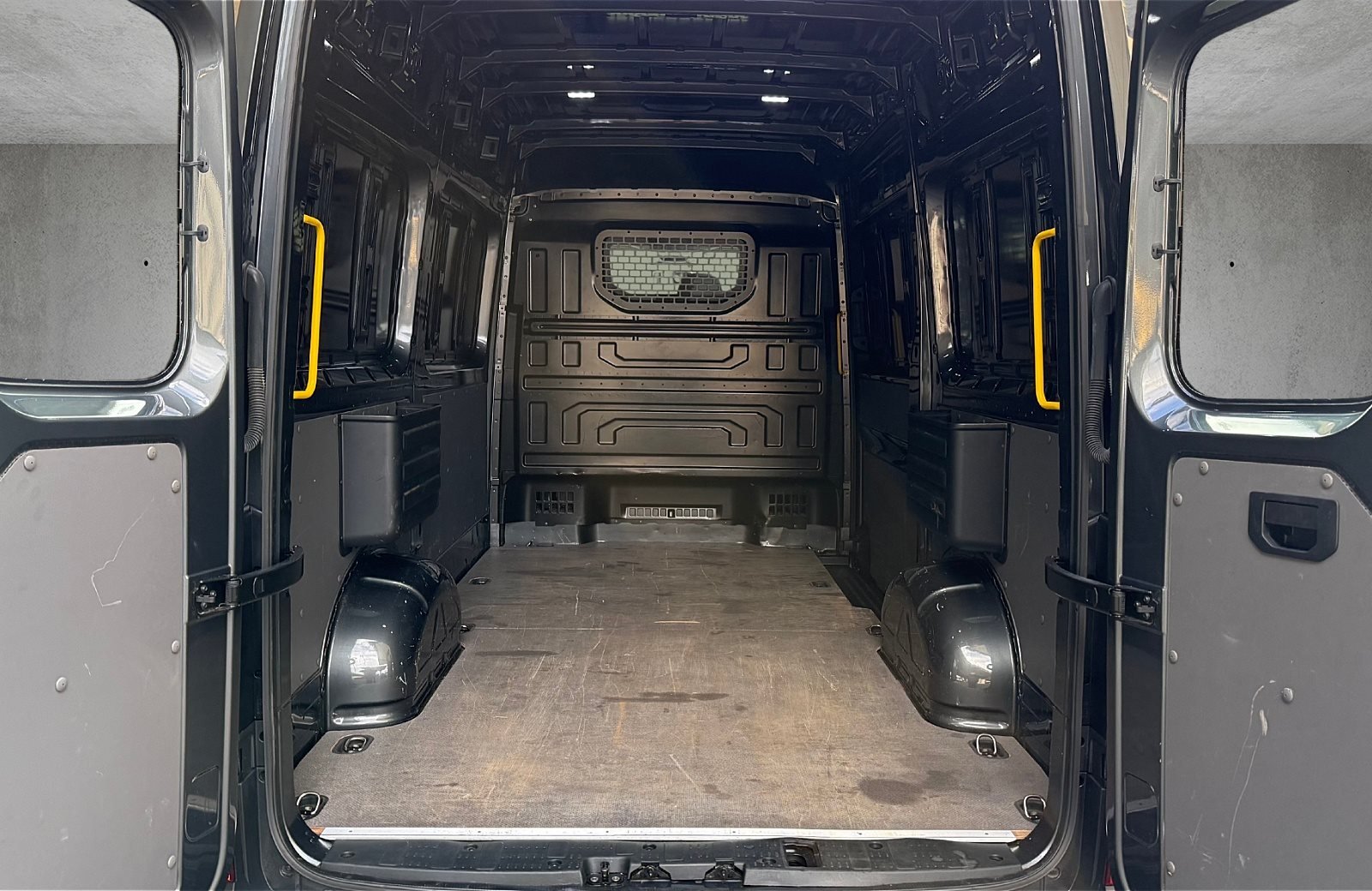 Crafter 35 Kasten MR HD 2.0 TDI Autom. LED Navi AHK ACC RFK