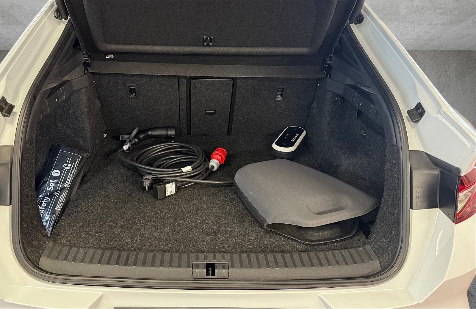 Enyaq Coupé RS Suite LED Navi ACC HuD AHK Wärmepumpe