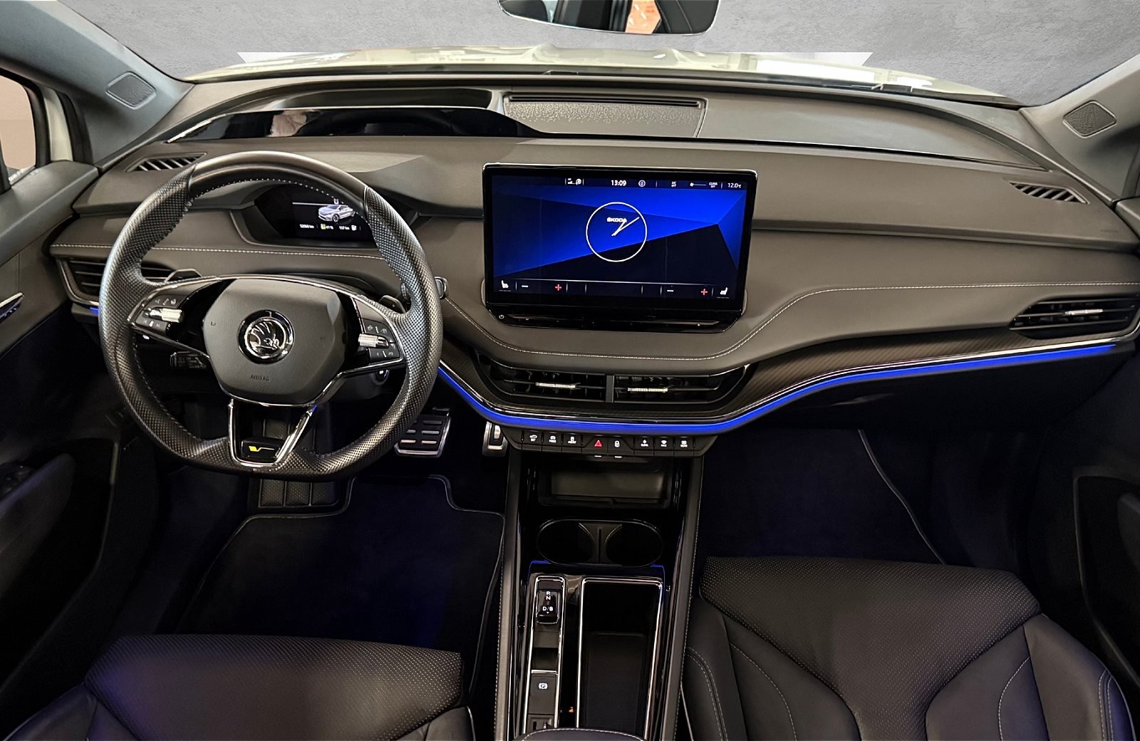 Enyaq Coupé RS Suite LED Navi ACC HuD AHK Wärmepumpe