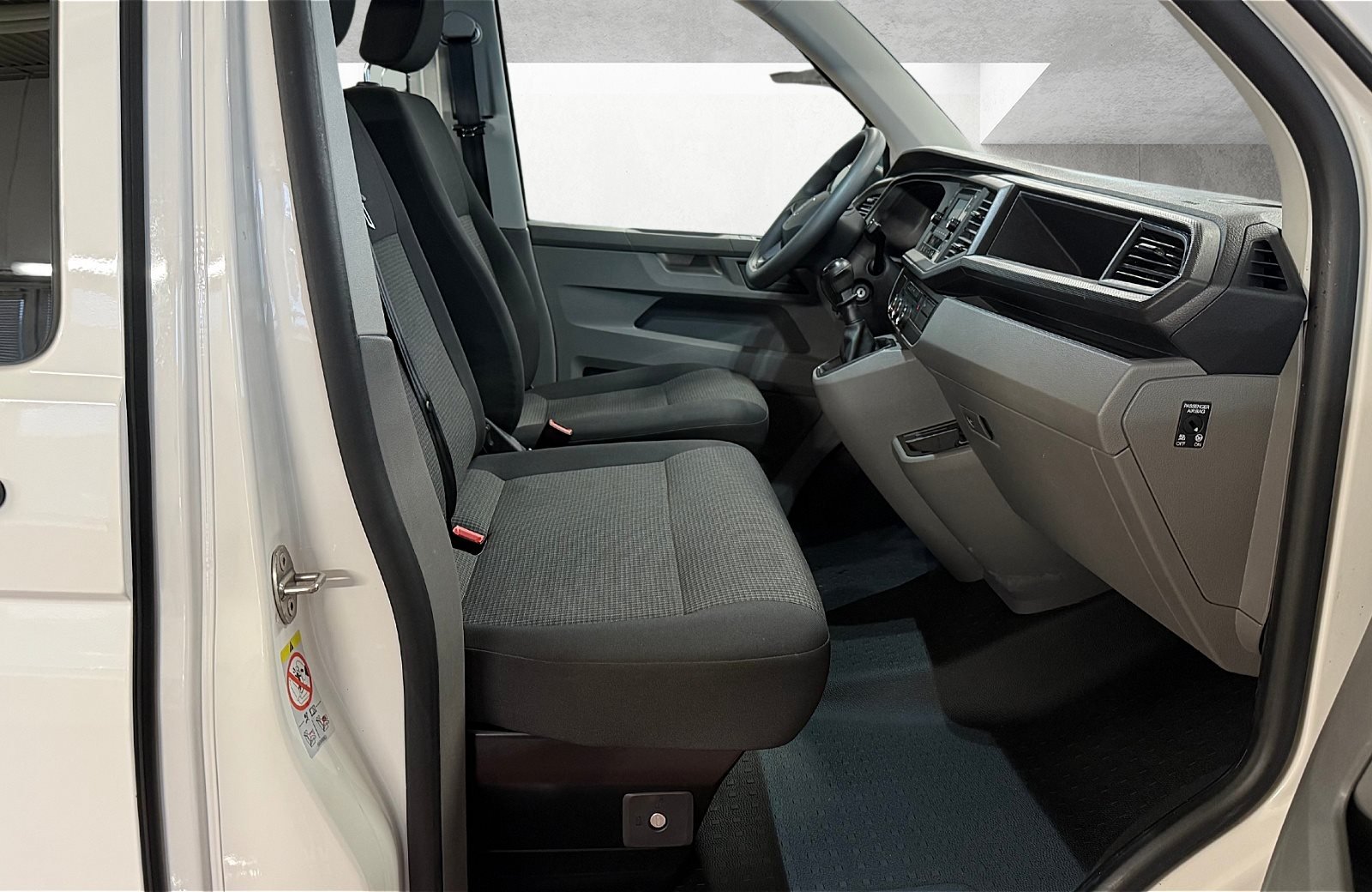 Transporter Kombi 2.0 TDI 9Sitzer Klima AHK AHK