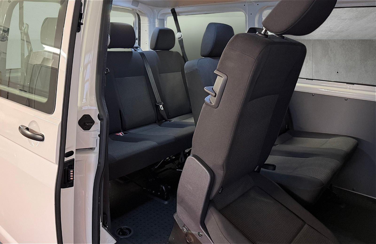 Transporter Kombi 2.0 TDI 9Sitzer Klima AHK AHK