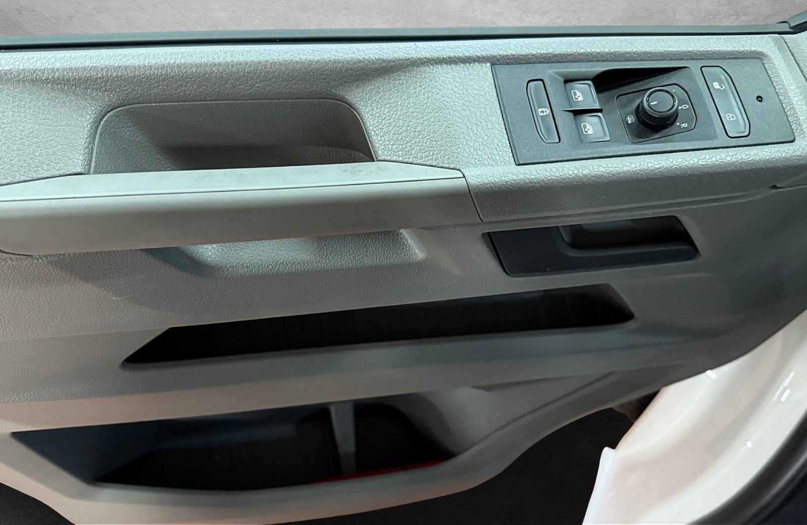 Transporter Kombi 2.0 TDI 9Sitzer Klima AHK AHK