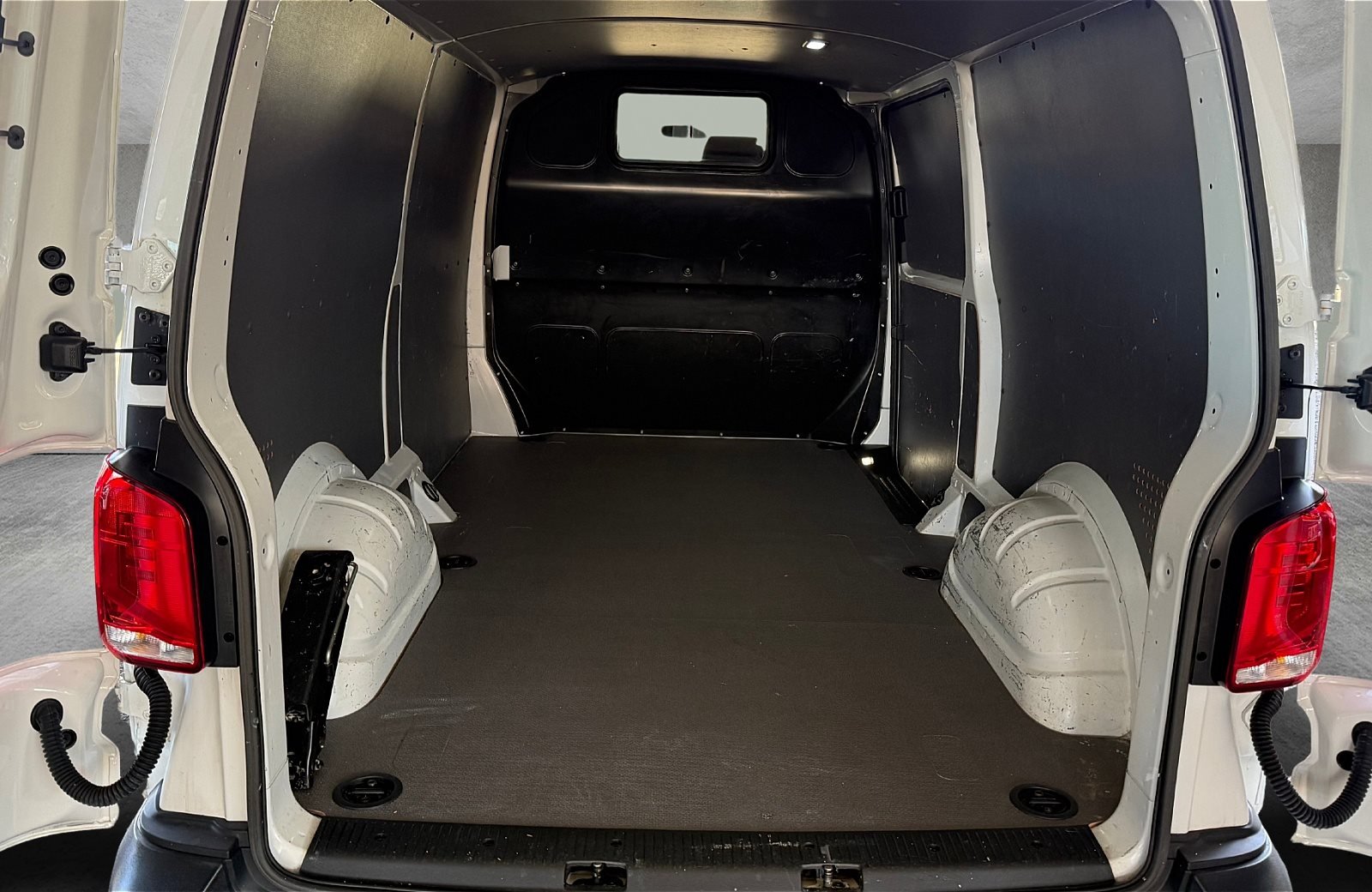 T6.1 Kasten 2.0 TDI LR Heckflügeltüren PDC hinten