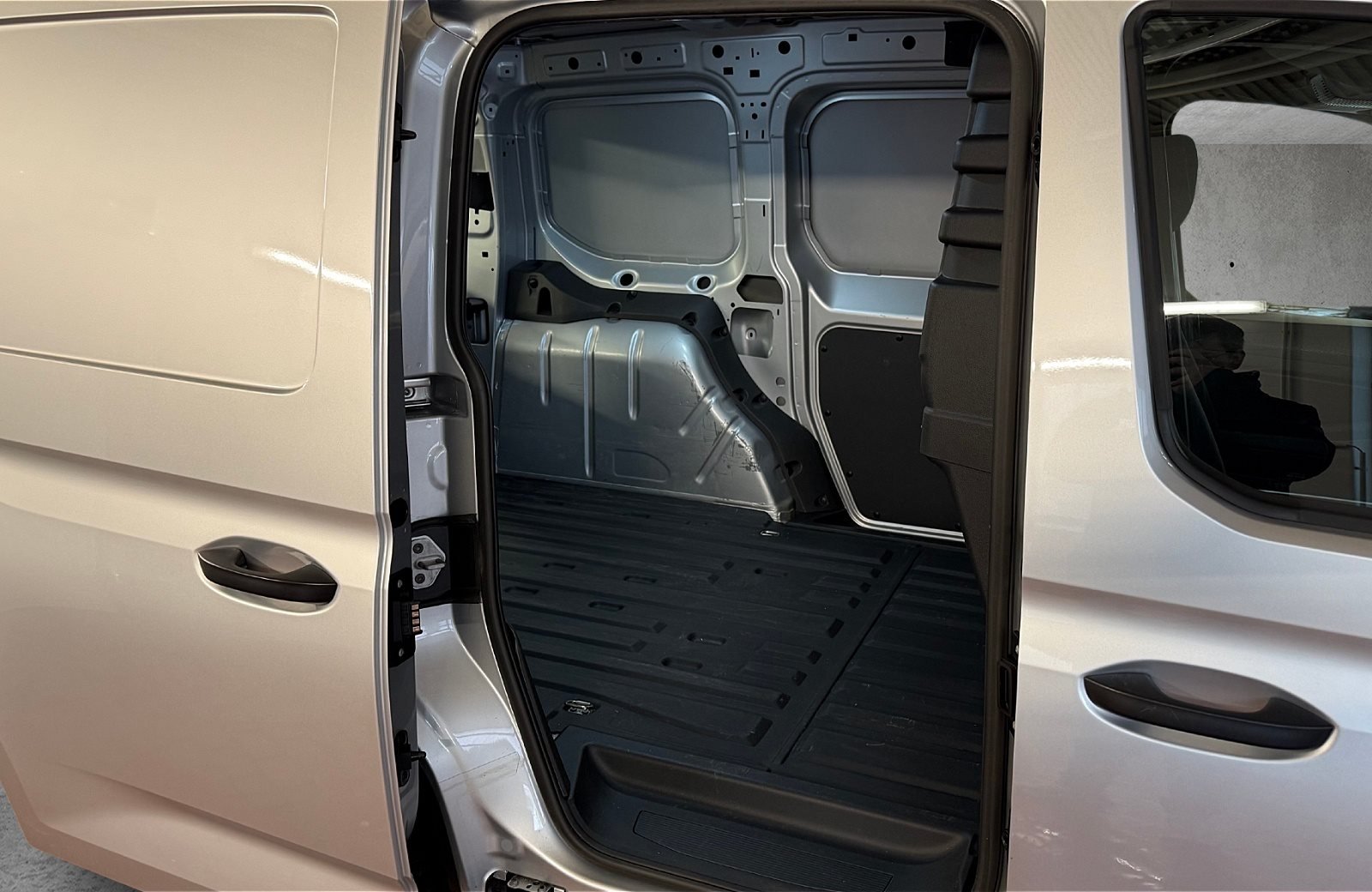 Caddy Cargo 2.0 TDI Klima AHK RFK SHZ Flügeltüren