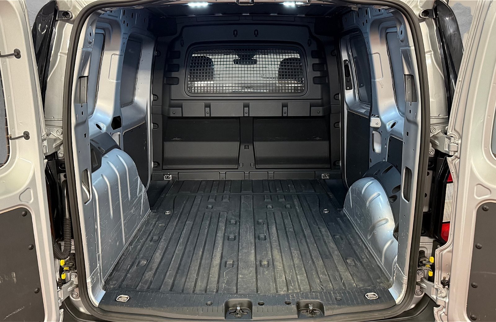 Caddy Cargo 2.0 TDI Klima AHK RFK SHZ Flügeltüren