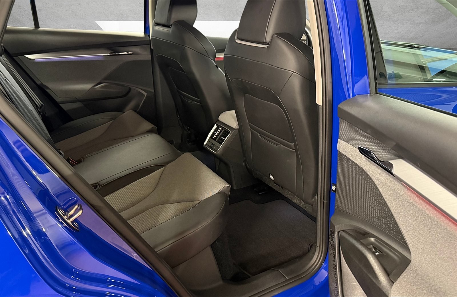 Enyaq 60 Loft LED Navi ACC AHK PDC SHZ ACC AHK