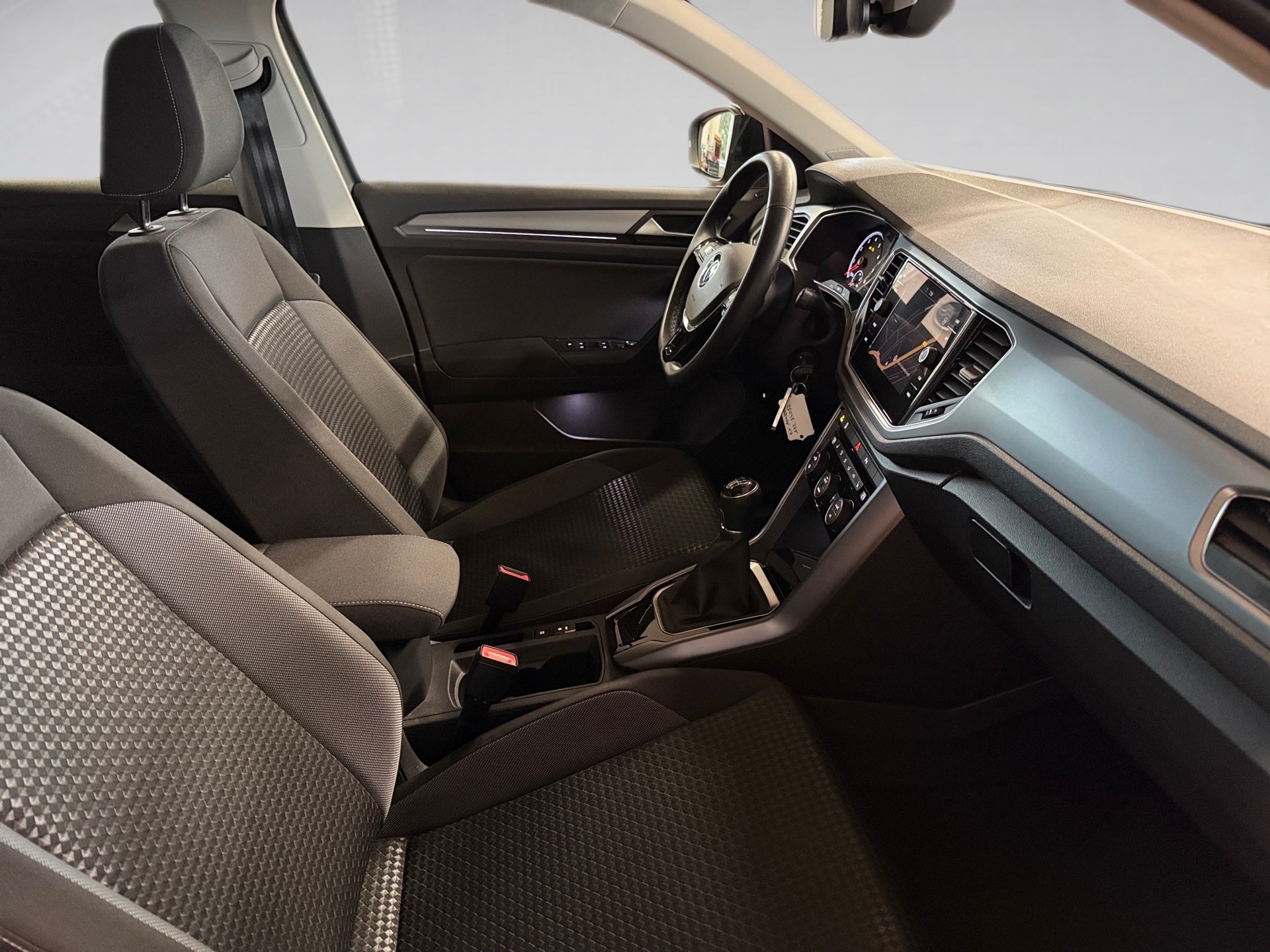 T-Roc 1.5 TSI Active Navi ACC PDC SHZ 2xKlima LM