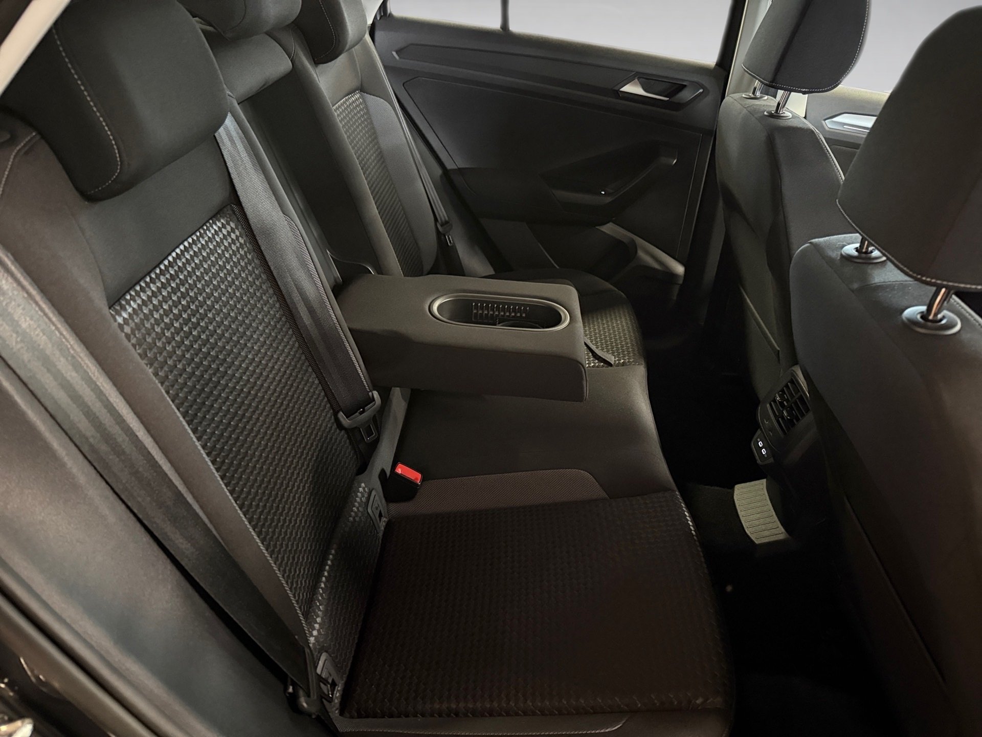 T-Roc 1.5 TSI Active Navi ACC PDC SHZ 2xKlima LM