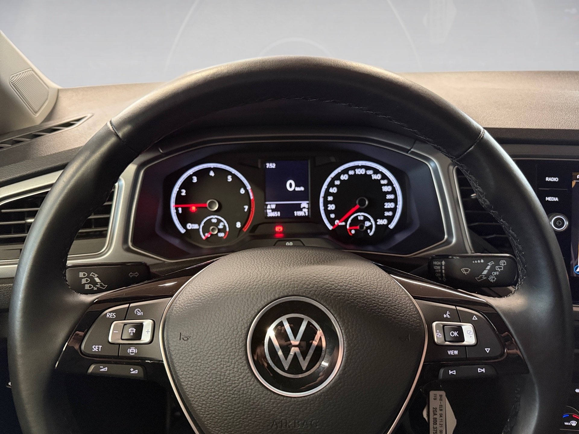 T-Roc 1.5 TSI Active Navi ACC PDC SHZ 2xKlima LM