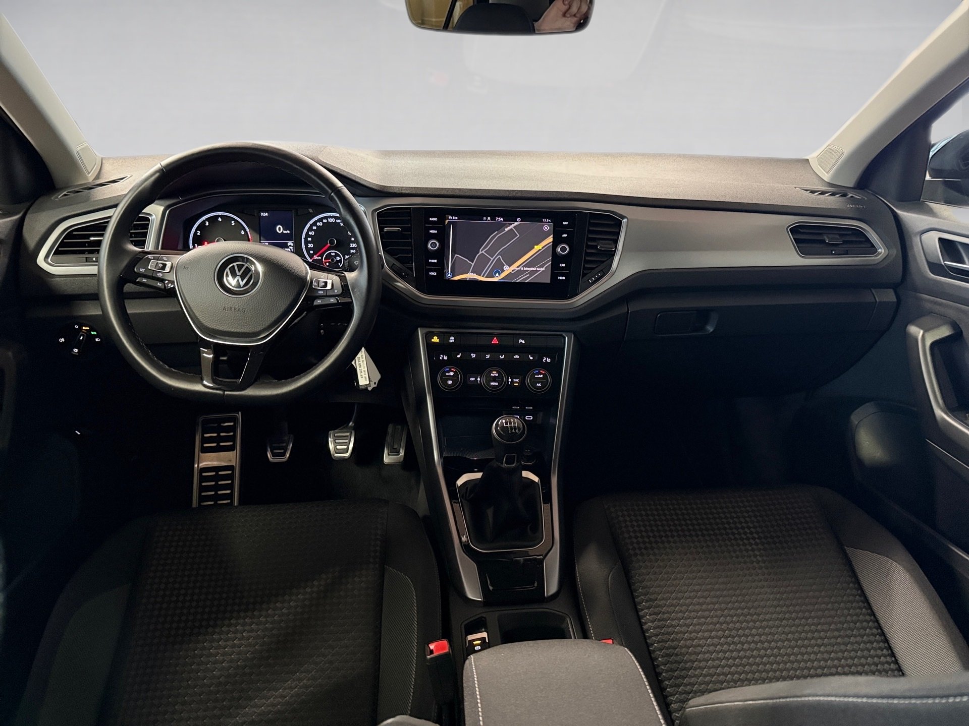 T-Roc 1.5 TSI Active Navi ACC PDC SHZ 2xKlima LM