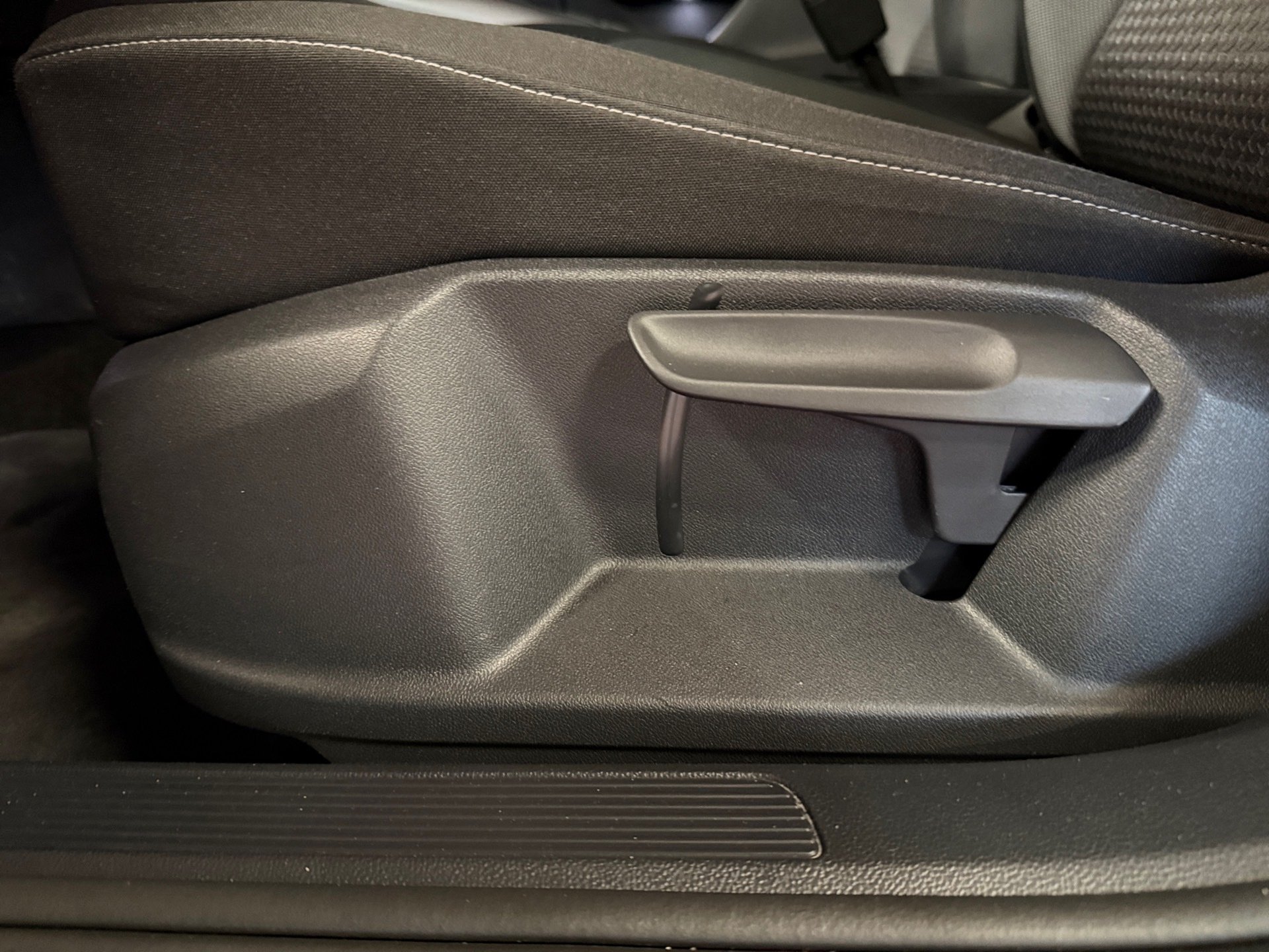 T-Roc 1.5 TSI Active Navi ACC PDC SHZ 2xKlima LM