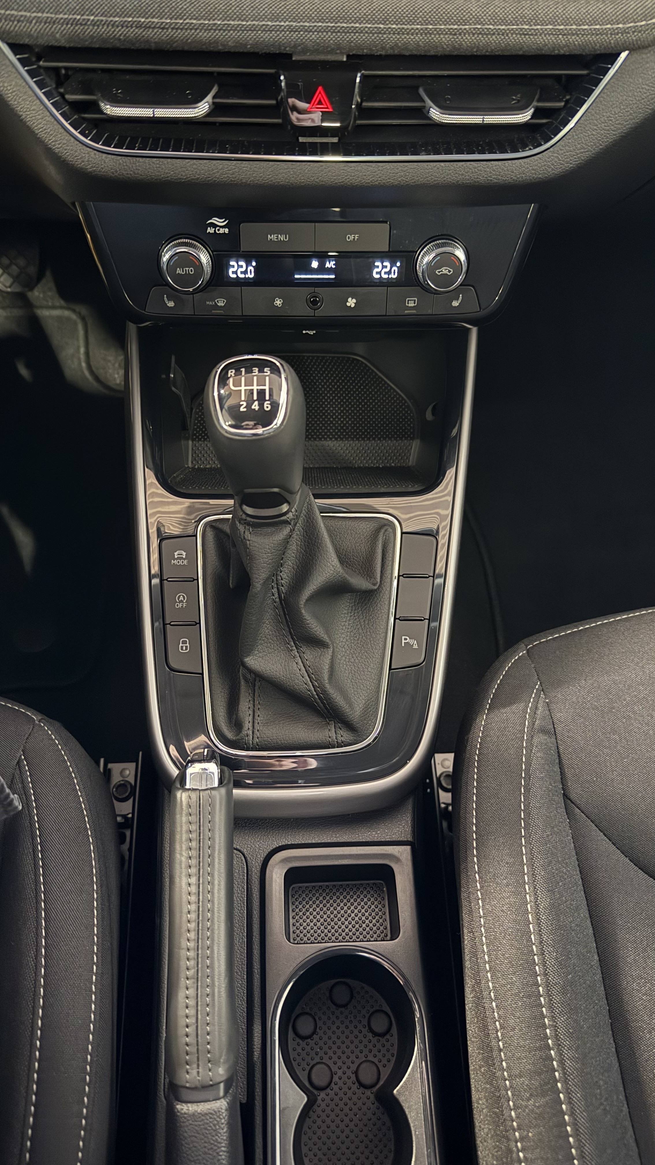 Fabia 1.0 TSI Tour AHK Navi ACC RFK SmartLink LM