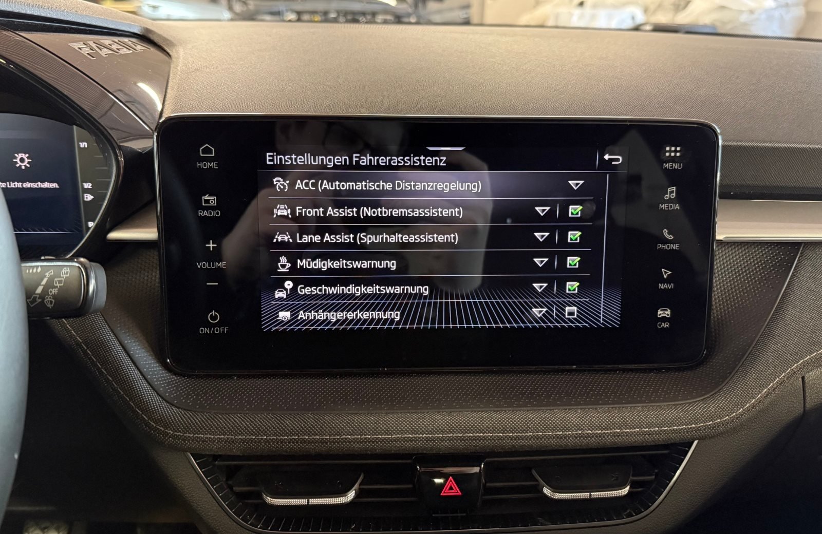 Fabia 1.0 TSI Tour AHK Navi ACC RFK SmartLink LM