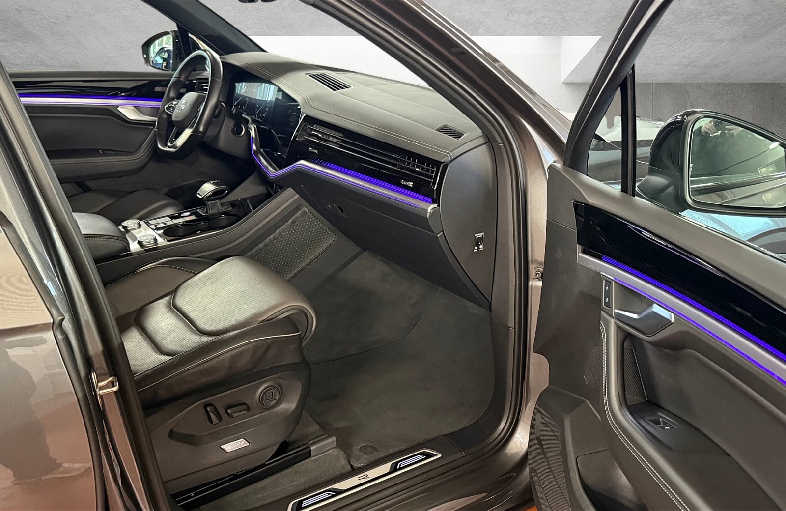 Touareg R-Line 3.0 TDI R-Line Black Style 4M Matrix Luft AHK Leder Standhzg.