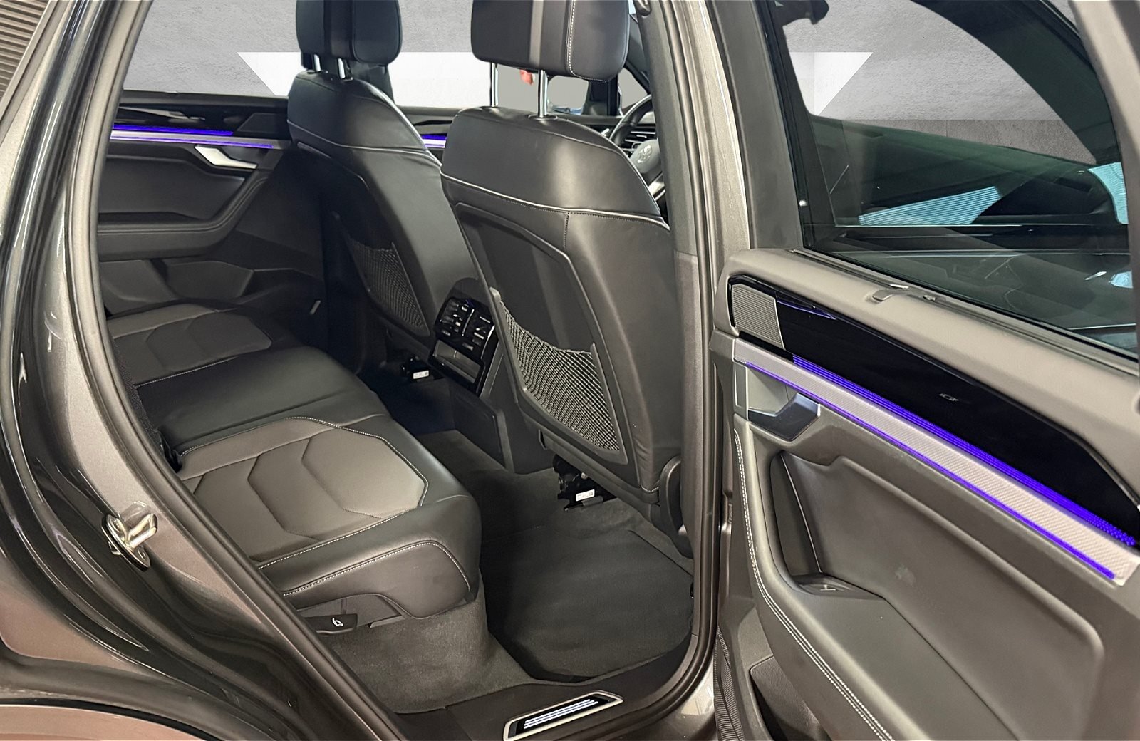 Touareg R-Line 3.0 TDI R-Line Black Style 4M Matrix Luft AHK Leder Standhzg.