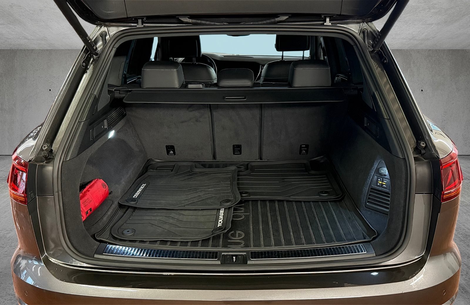 Touareg R-Line 3.0 TDI R-Line Black Style 4M Matrix Luft AHK Leder Standhzg.