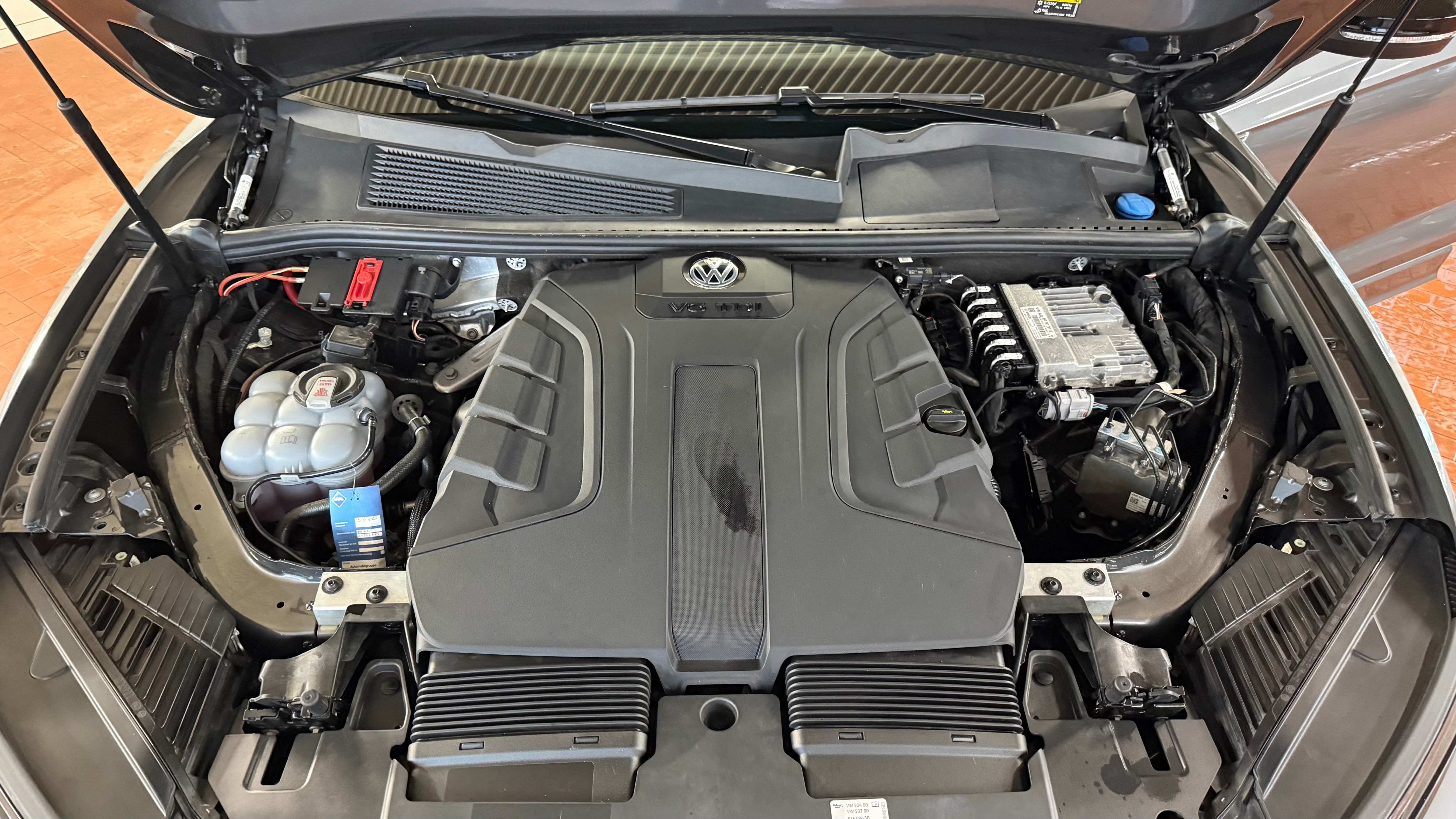 Touareg R-Line 3.0 TDI R-Line Black Style 4M Matrix Luft AHK Leder Standhzg.