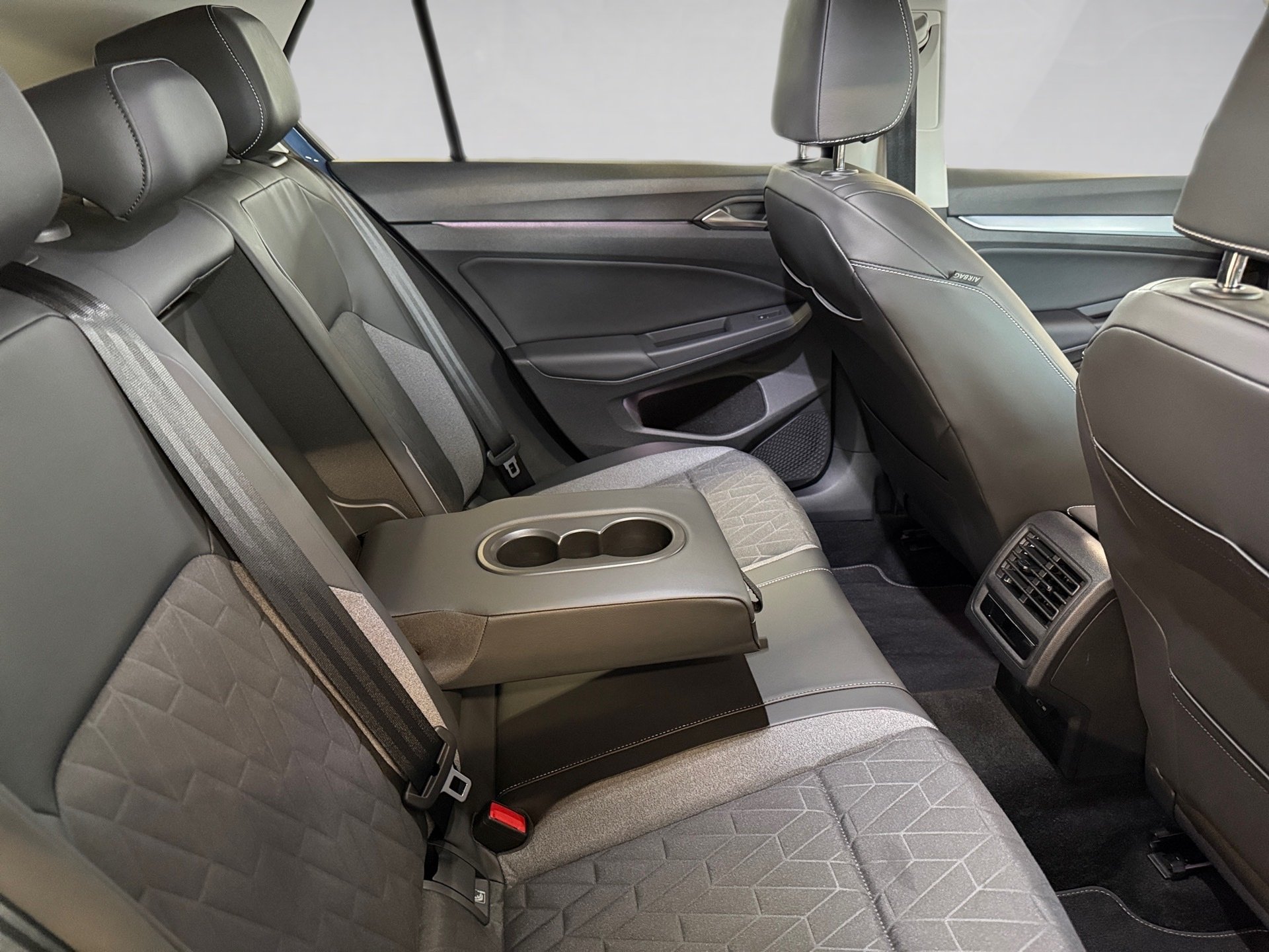 Golf 1.5 eTSI Goal DSG Matrix AHK Navi ACC RFK