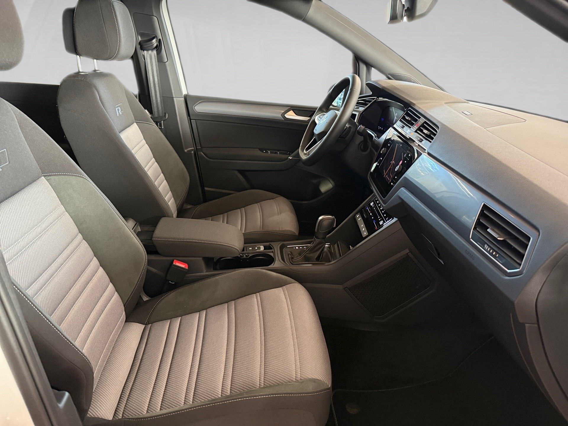 Touran 1.5 TSI R-Line BlackStyle DSG LED Navi ACC