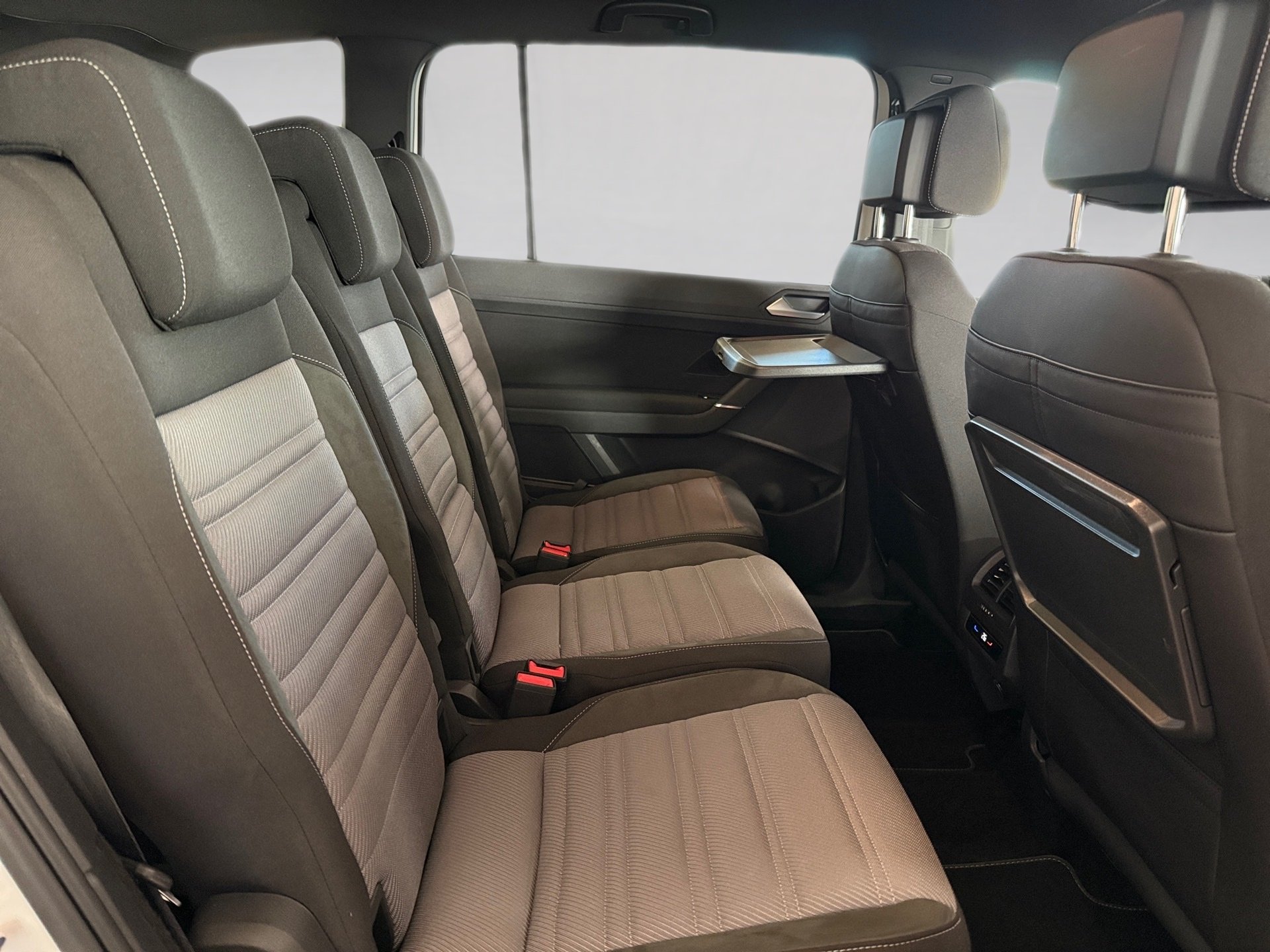 Touran 1.5 TSI R-Line BlackStyle DSG LED Navi ACC