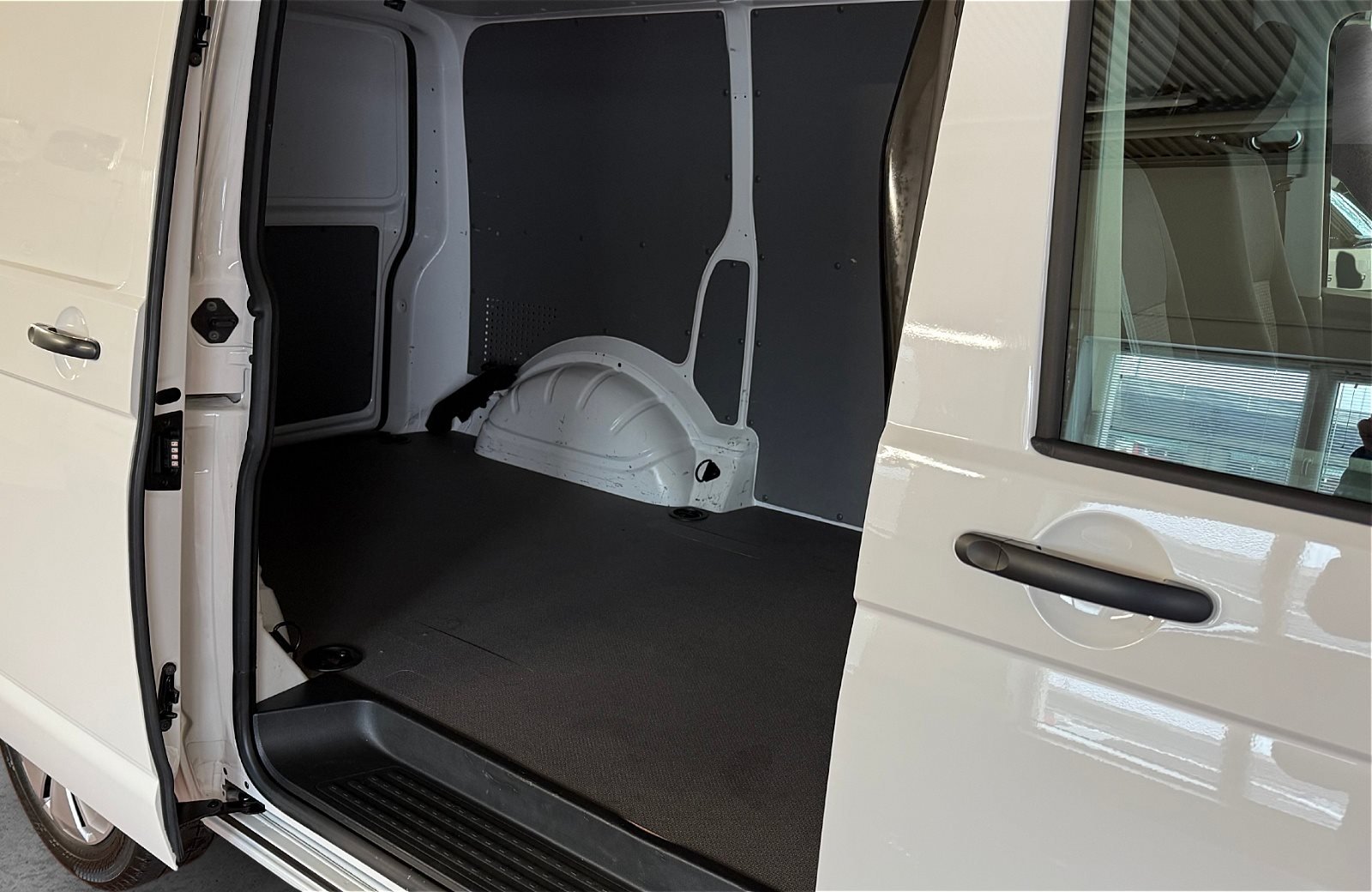 T6.1 Kastenwagen 2.0 TDI Klima AHK PDC hinten