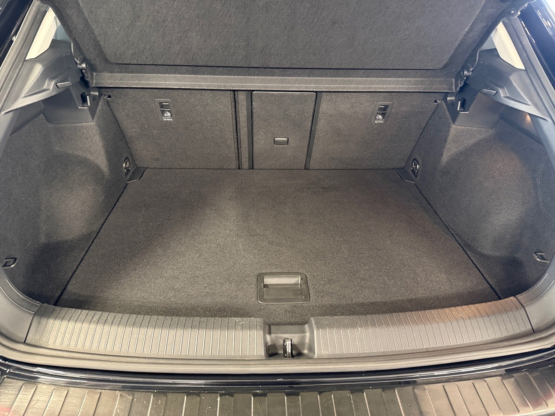 T-Roc 1.5 TSI Active DSG LED Navi ACC RFK ACC LM