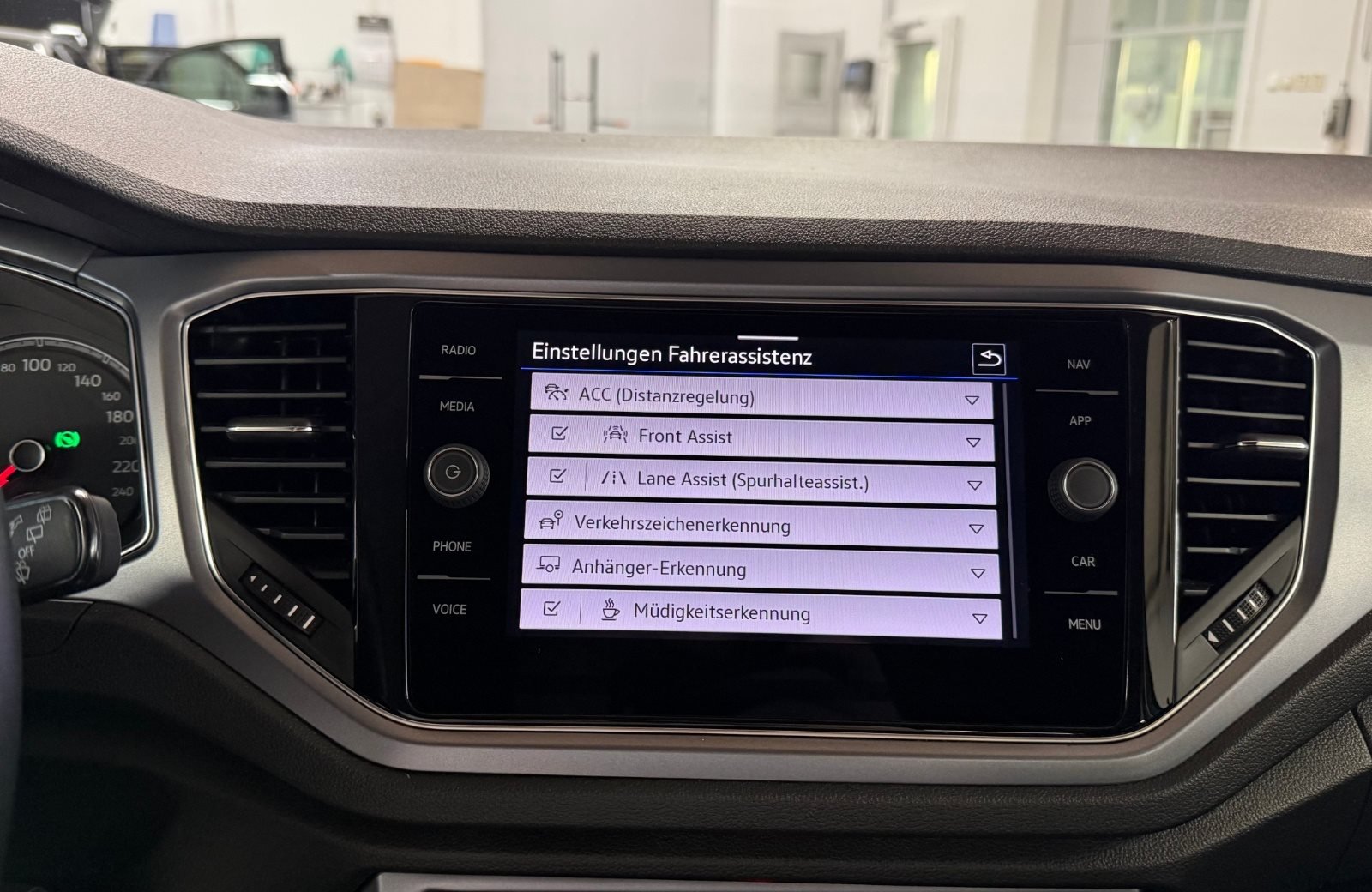 T-Roc 1.5 TSI Active DSG Navi ACC AHK 2xKlima LM