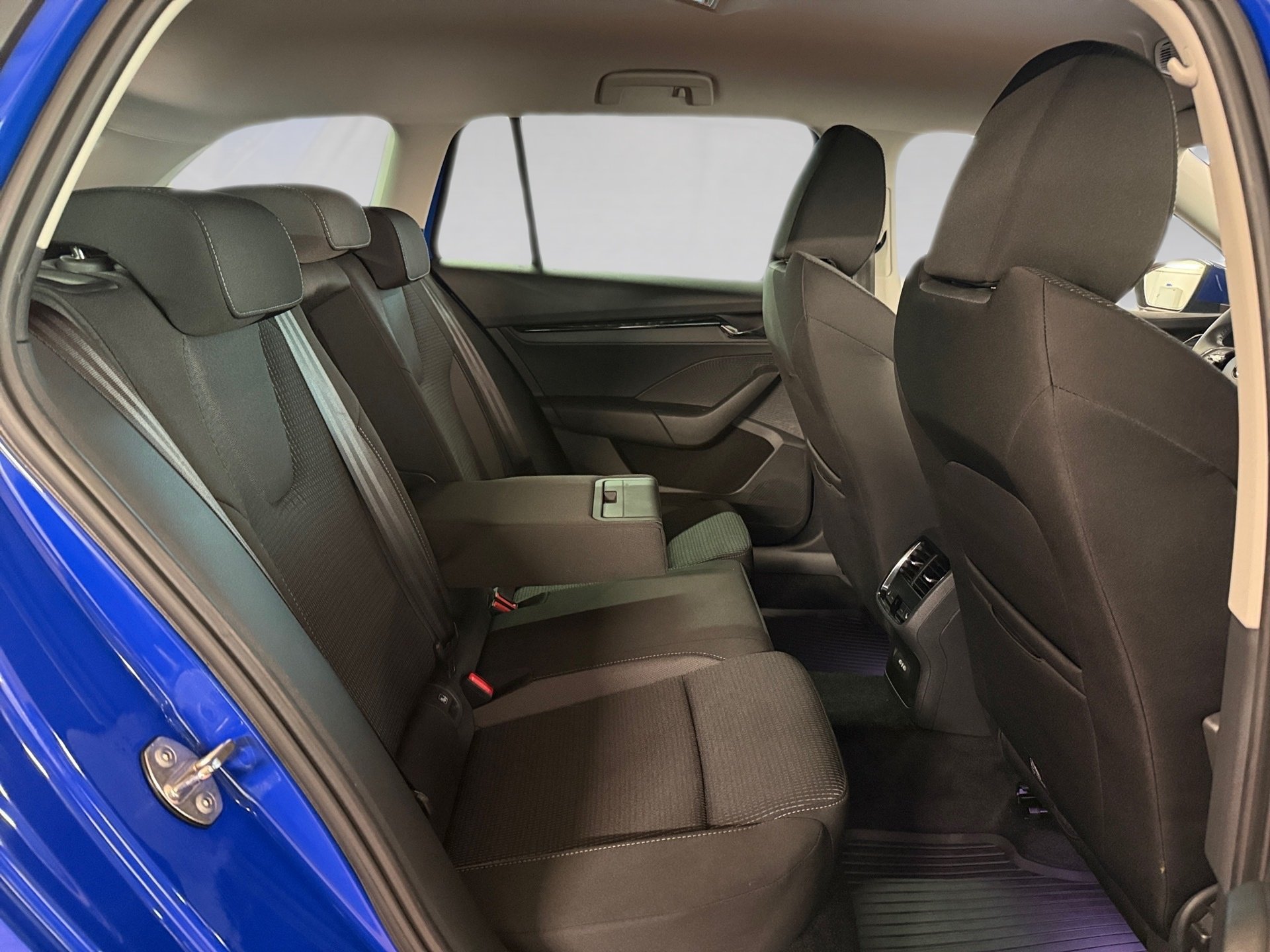 Octavia Combi 2.0 TDI Ambition DSG LED Navi ACC AHK PDC