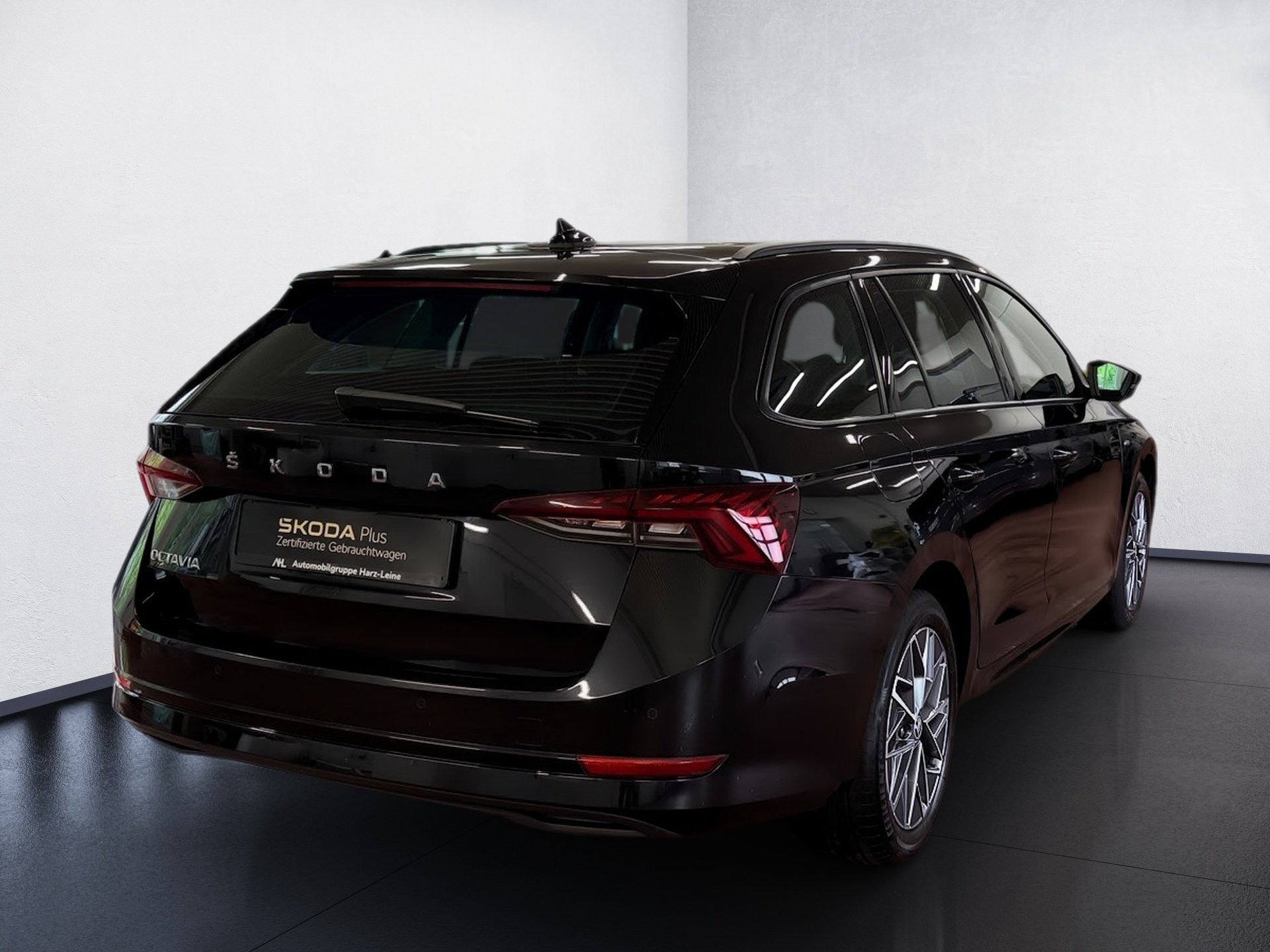 Octavia Combi 2.0 TDI Tour DSG LED Navi ACC AHK