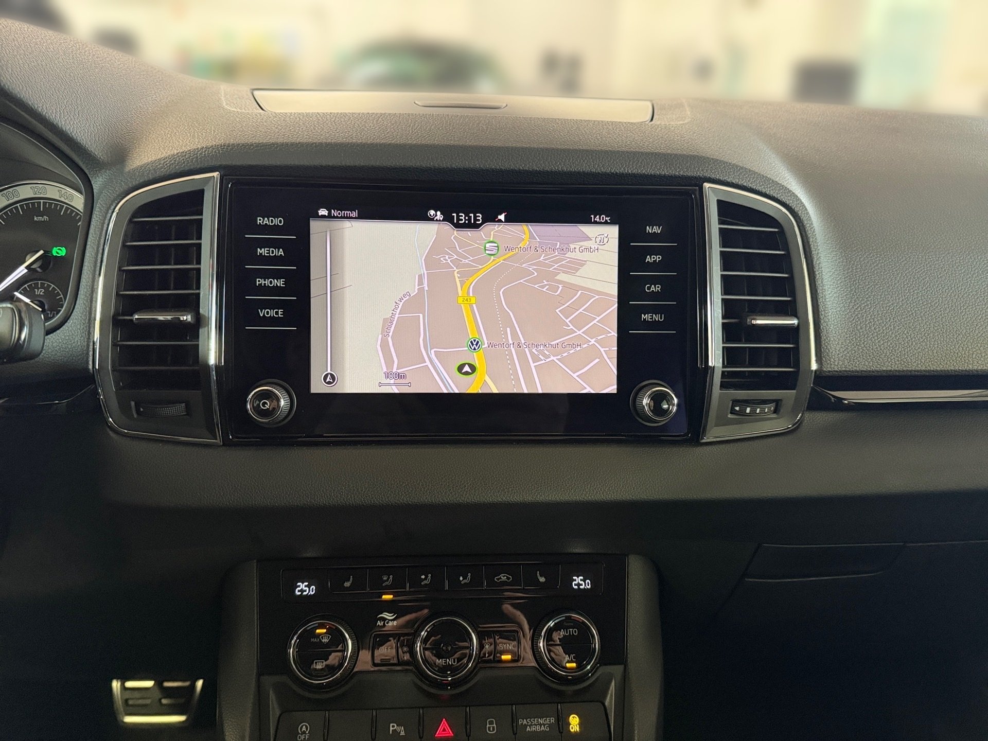 Karoq Style 2.0 TDI Style 4x4 DSG LED Navi ACC AHK