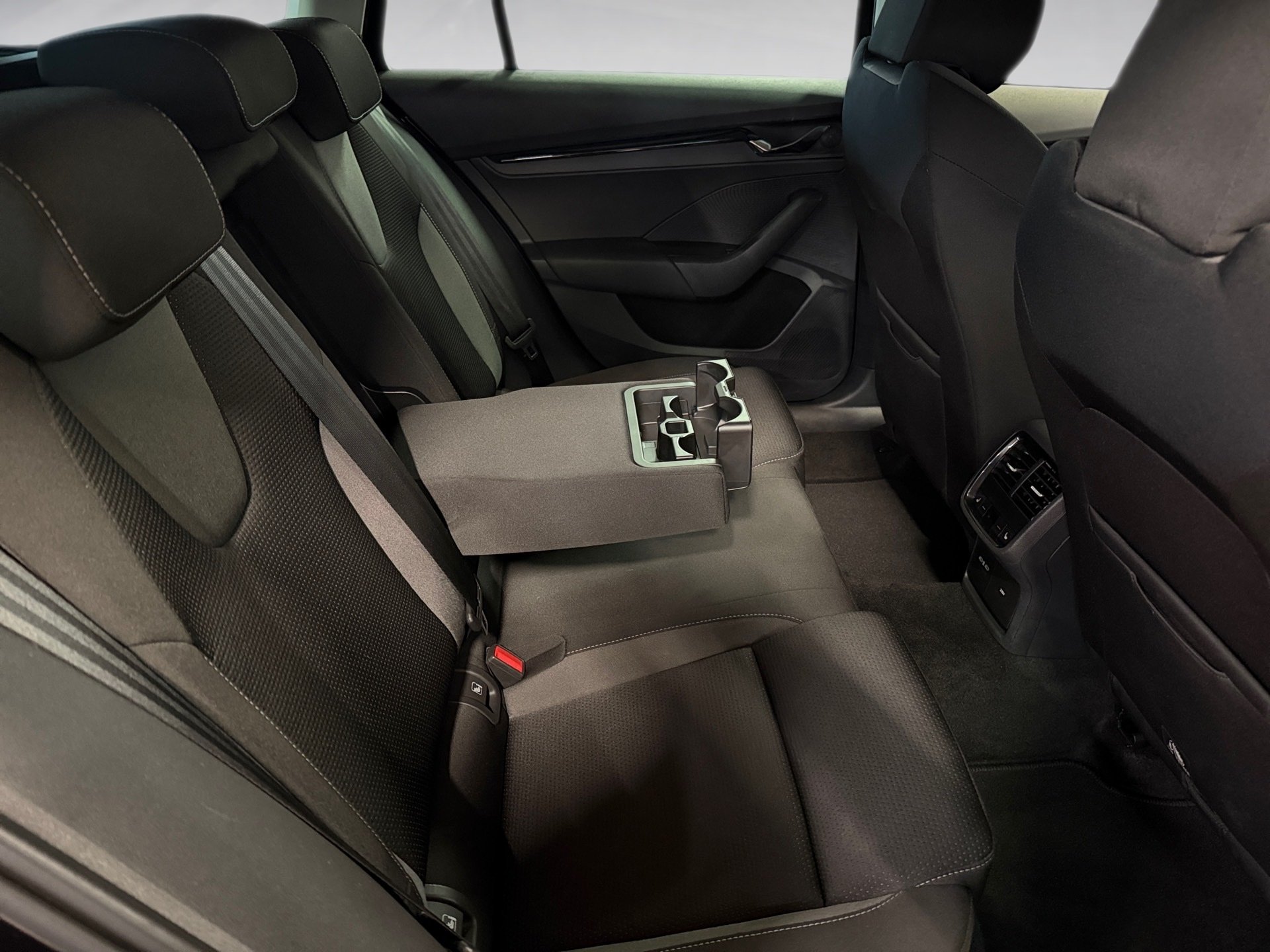 Octavia Combi 2.0 TDI Ambition DSG LED Navi ACC AHK