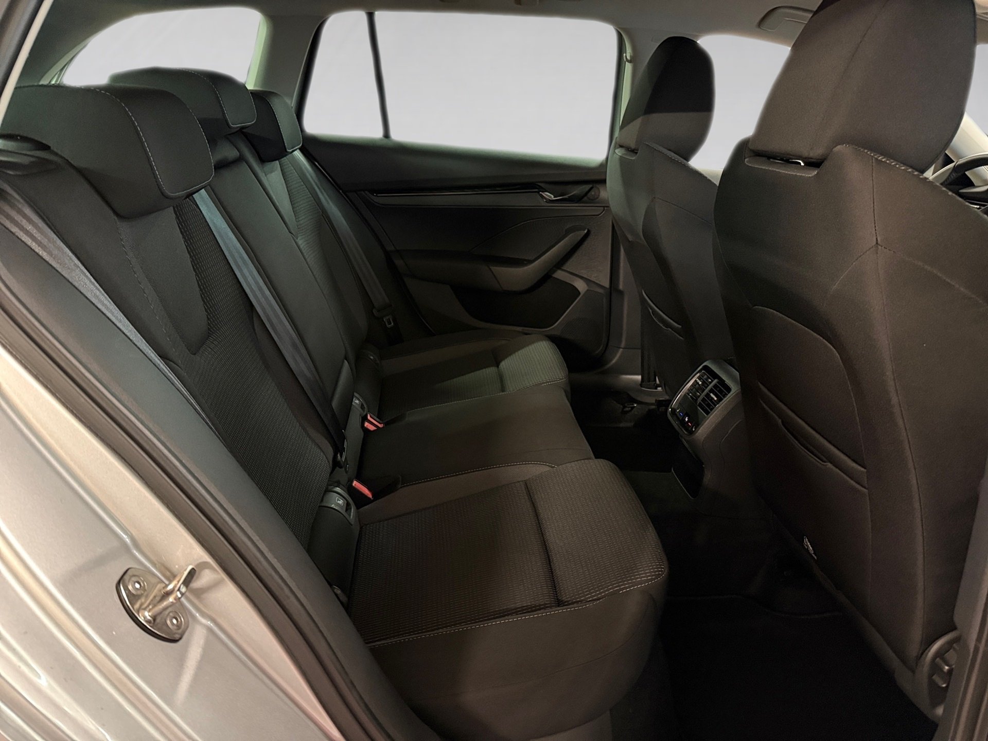 Octavia Combi 1.4 TSI iV Ambition DSG LED Navi SHZ