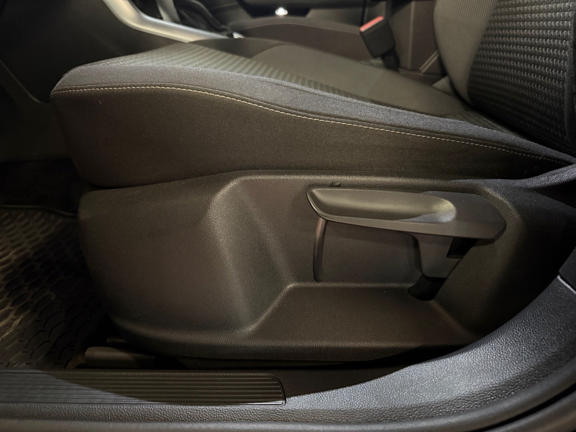 T-Roc 1.5 TSI Active DSG LED Navi ACC RFK ACC LM