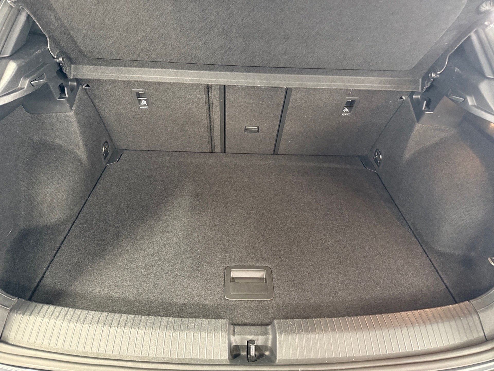 T-Roc 1.5 TSI Sport DSG Navi ACC PDC SHZ 2xKlima