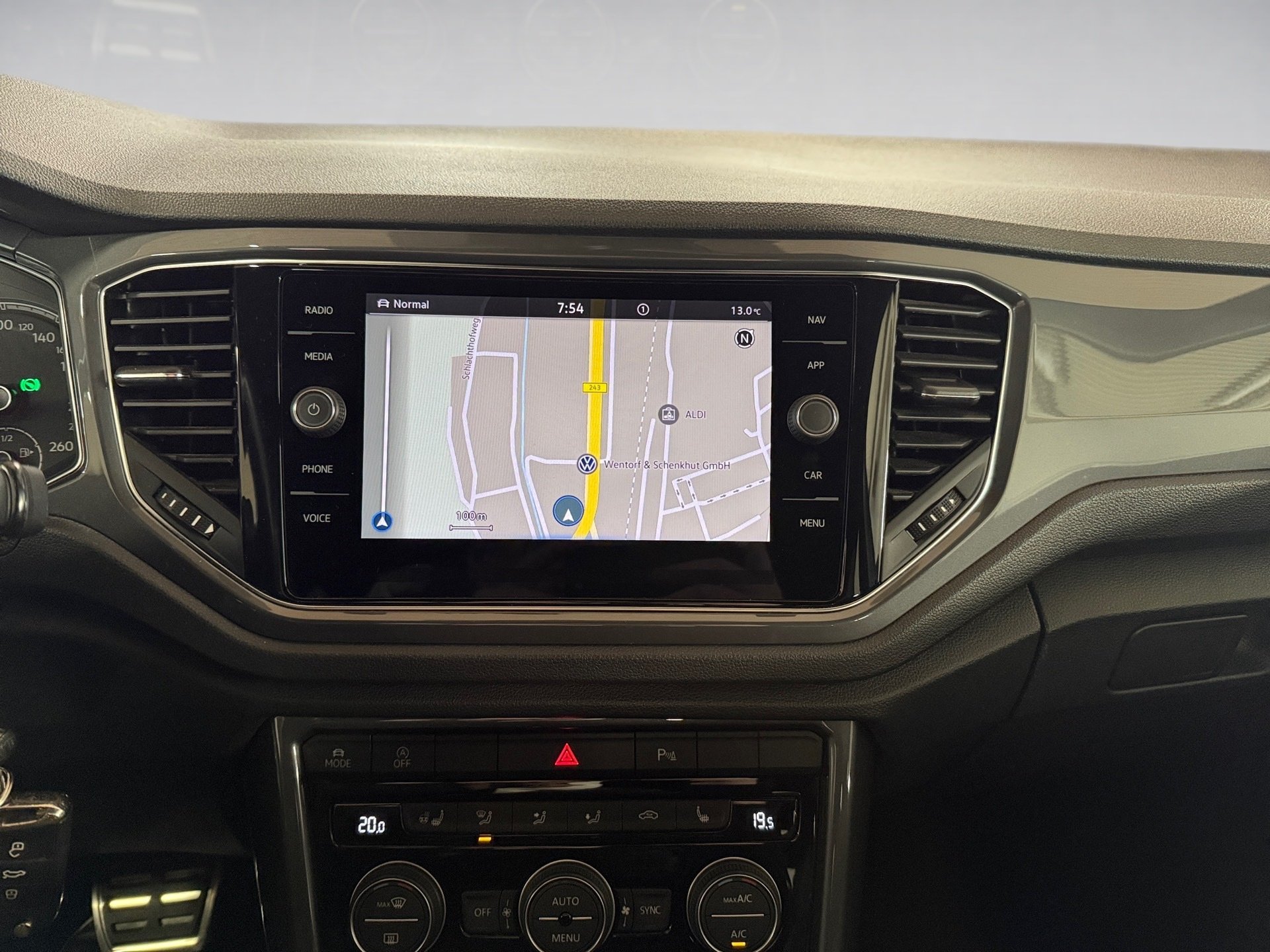 T-Roc 1.5 TSI Sport DSG Navi ACC PDC SHZ 2xKlima