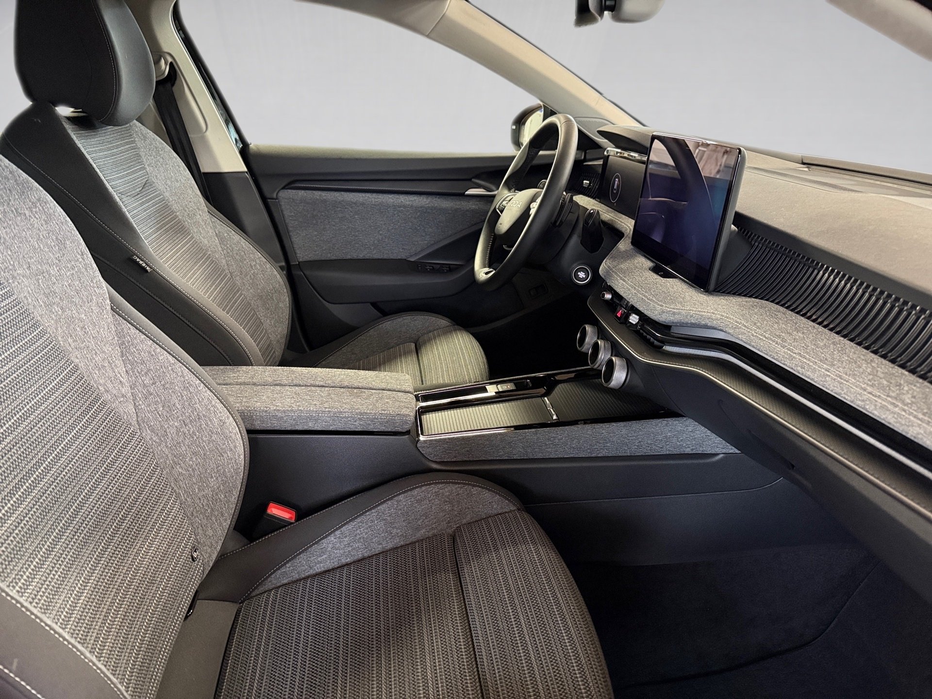 Superb Combi 2.0 TDI Selection DSG Matrix AHK Navi HuD ACC Keyless