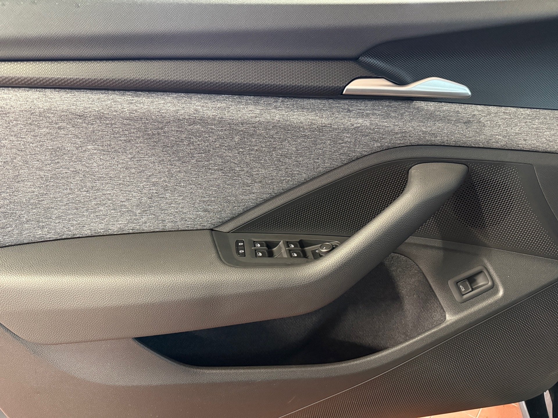 Superb Combi 2.0 TDI Selection DSG Matrix AHK Navi HuD ACC Keyless