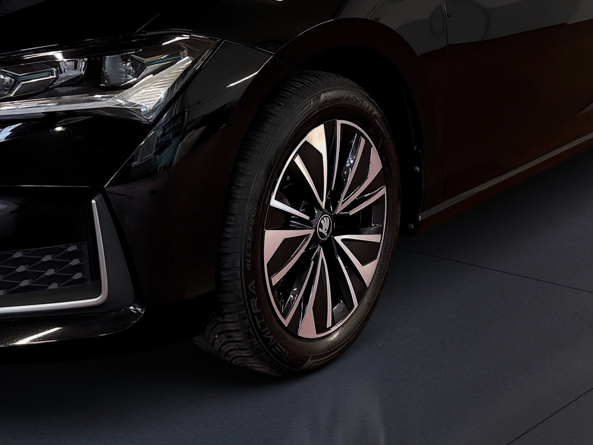 Superb Combi 2.0 TDI Selection DSG Matrix AHK Navi HuD ACC Keyless