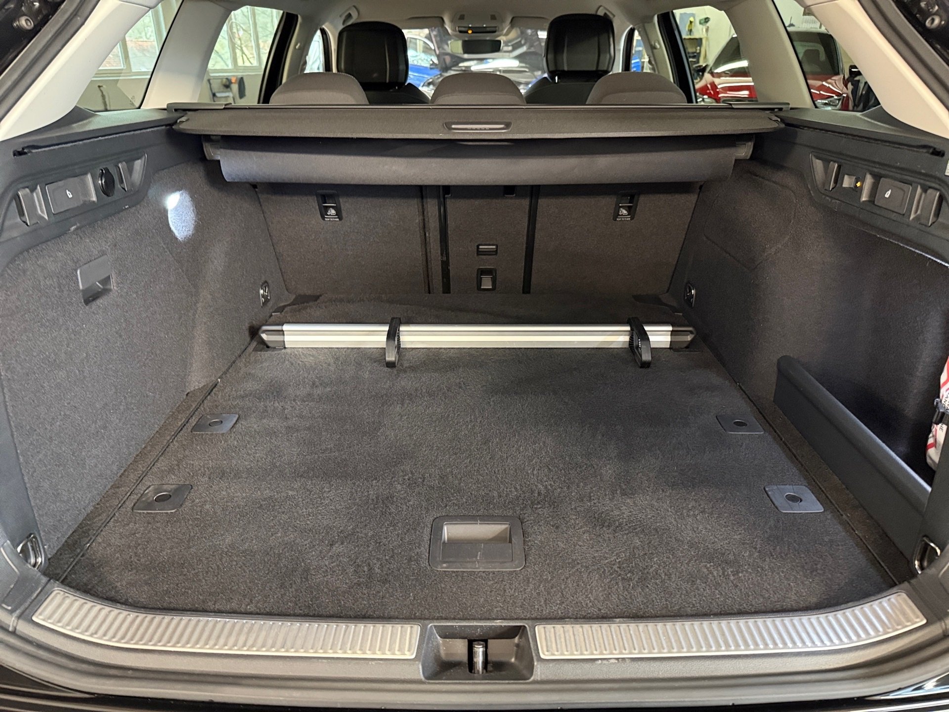 Superb Combi 2.0 TDI Selection DSG Matrix AHK Navi HuD ACC Keyless