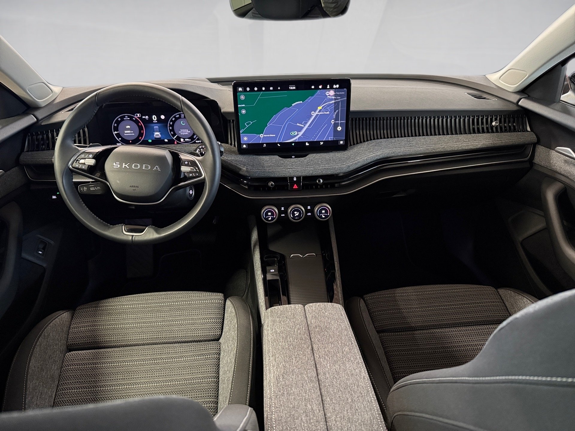 Superb Combi 2.0 TDI Selection DSG Matrix AHK Navi HuD ACC Keyless