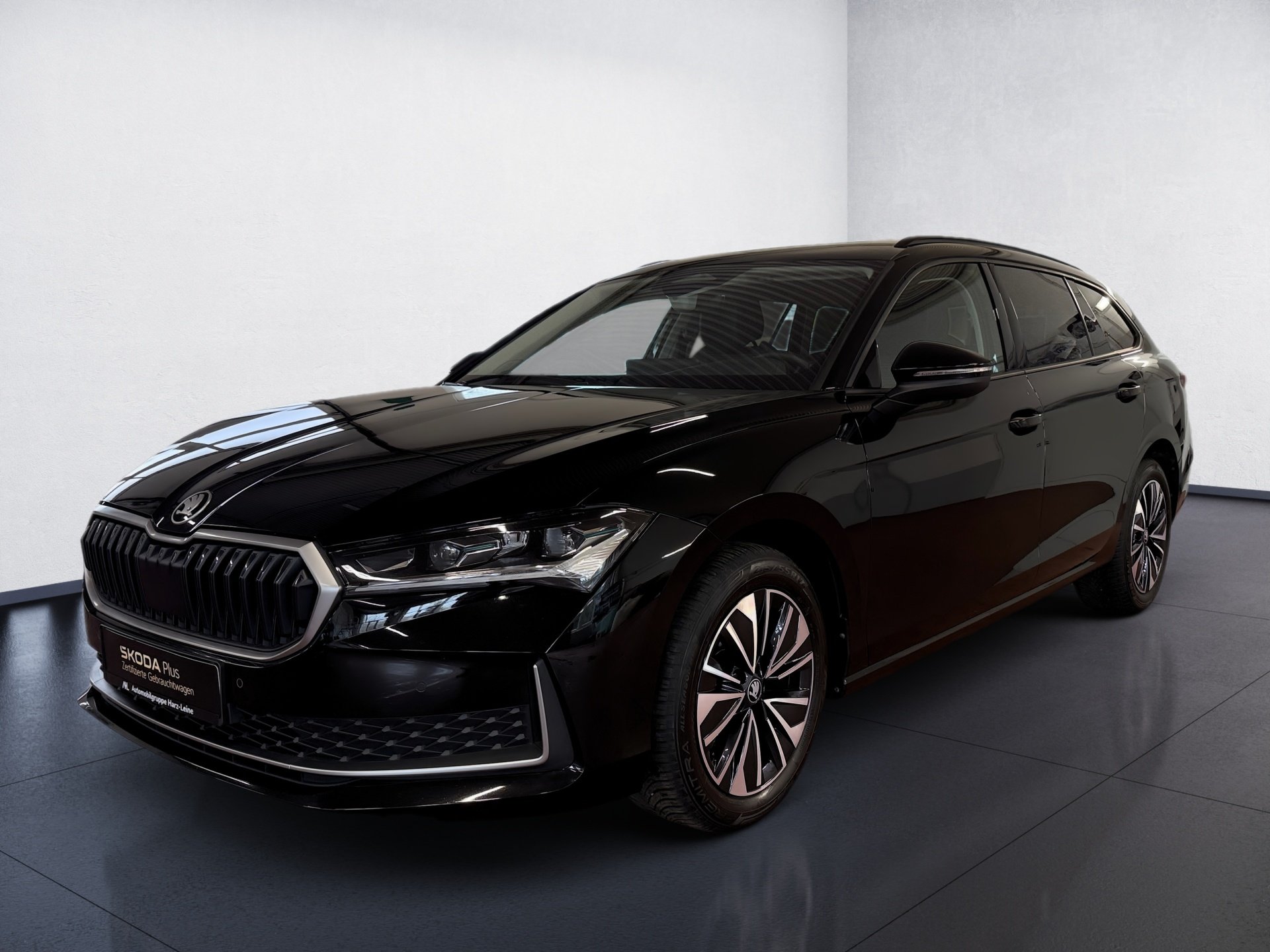 Superb Combi 2.0 TDI Selection DSG Matrix AHK Navi HuD ACC Keyless