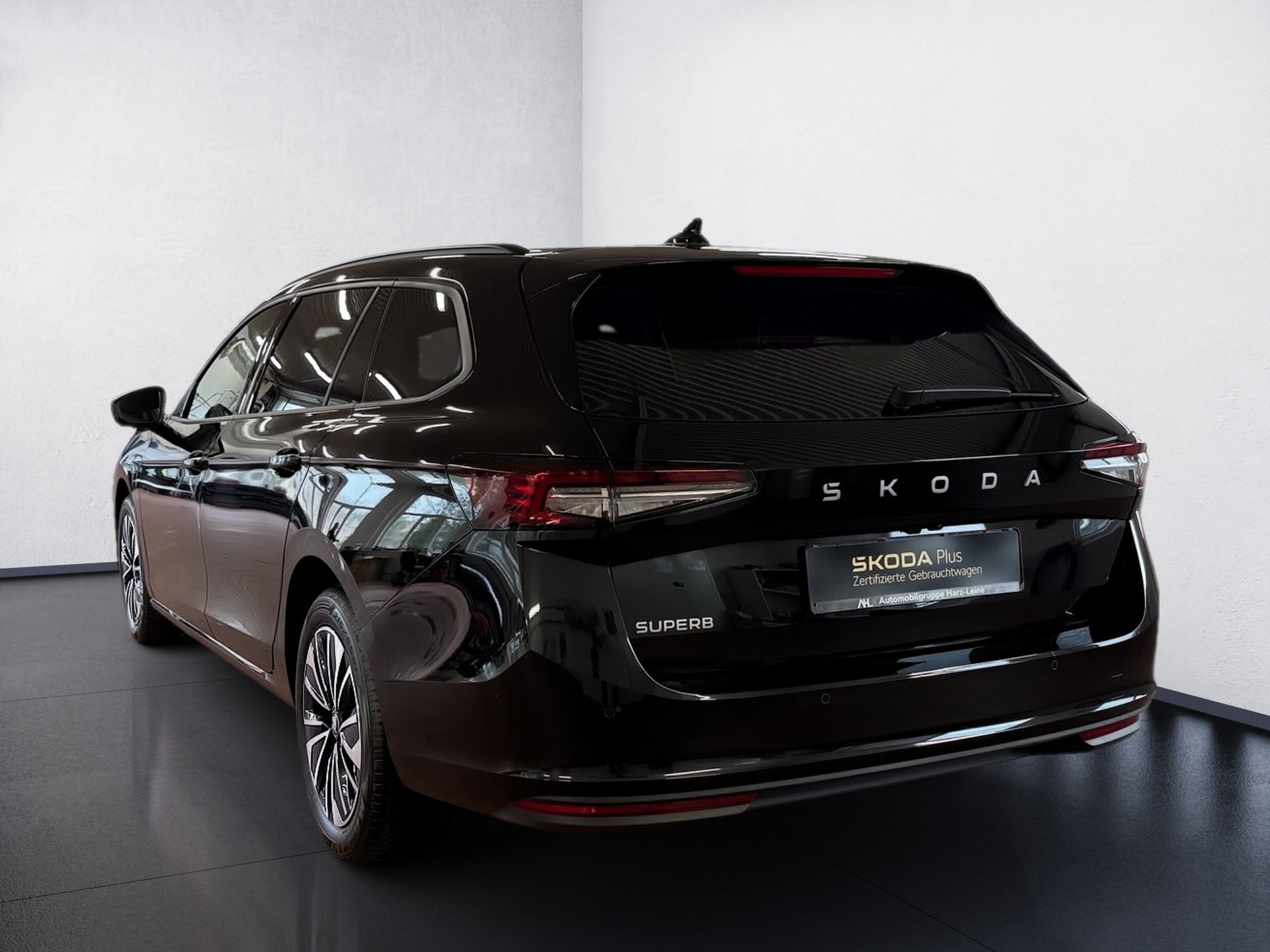 Superb Combi 2.0 TDI Selection DSG Matrix AHK Navi HuD ACC Keyless