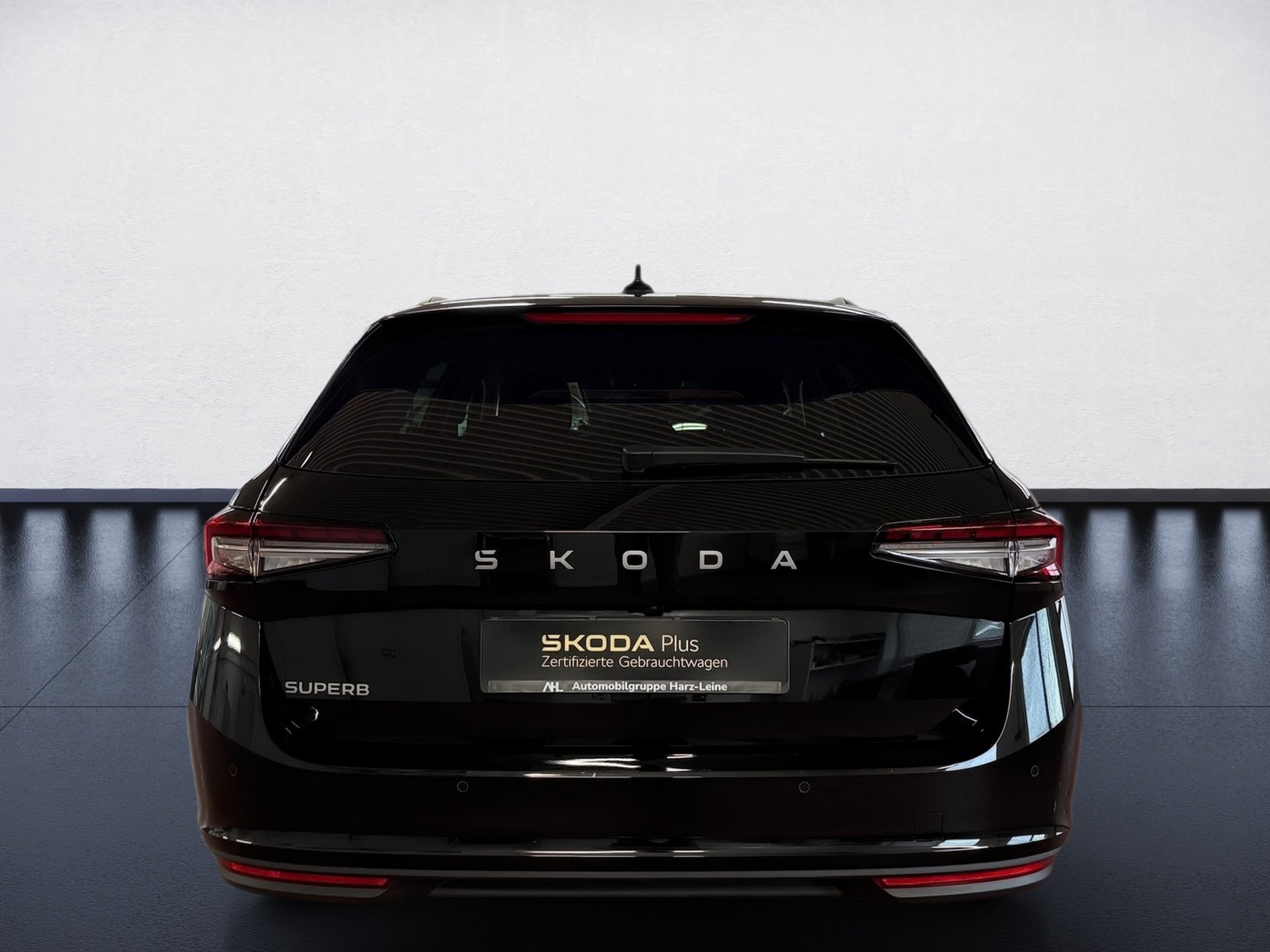 Superb Combi 2.0 TDI Selection DSG Matrix AHK Navi HuD ACC Keyless